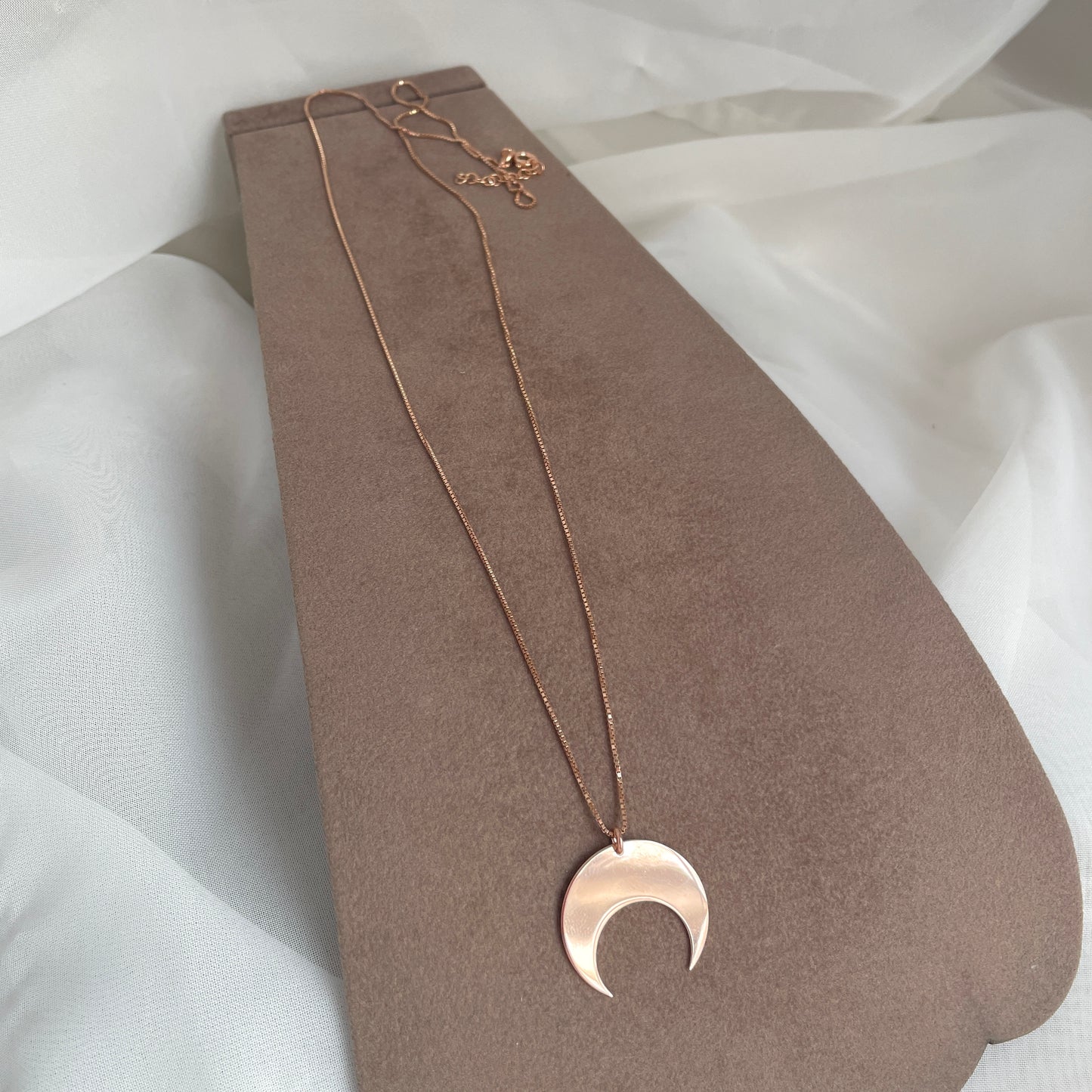 Collana catena veneziana cm 60 con luna rovesciata - pezzo unico