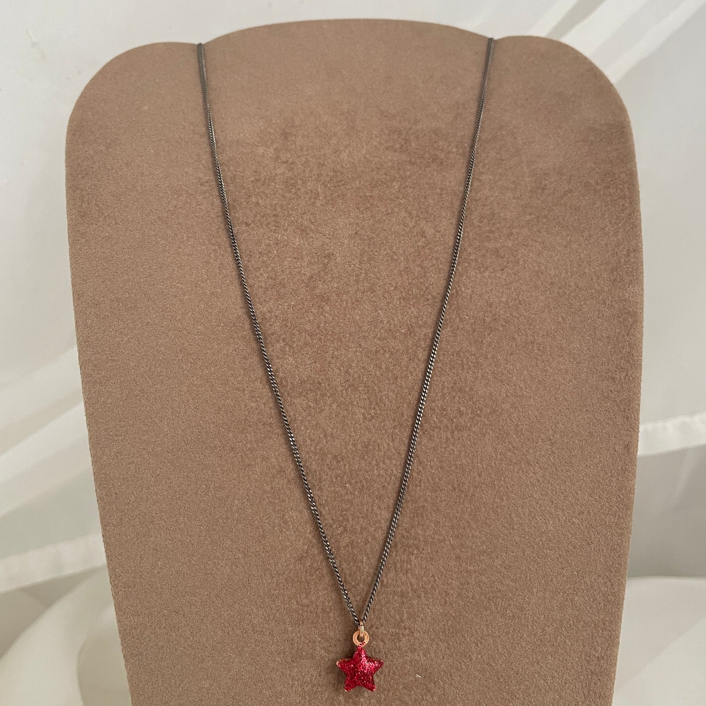 Collana catena grumette rutenio cm 40 con stella glitter rosso - pezzo unico - Lumiere Bijoux
