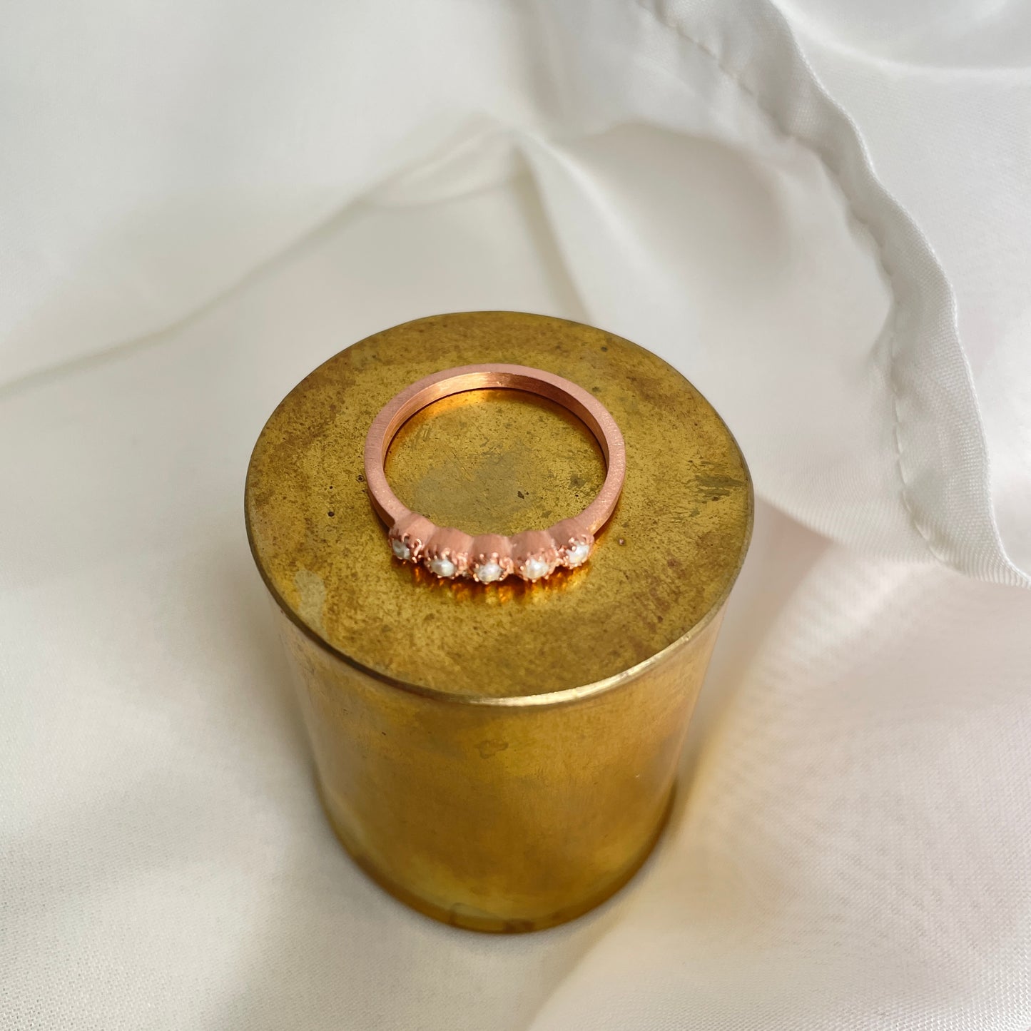 Anello in ottone rosè con perle - Bali - Lumiere Bijoux