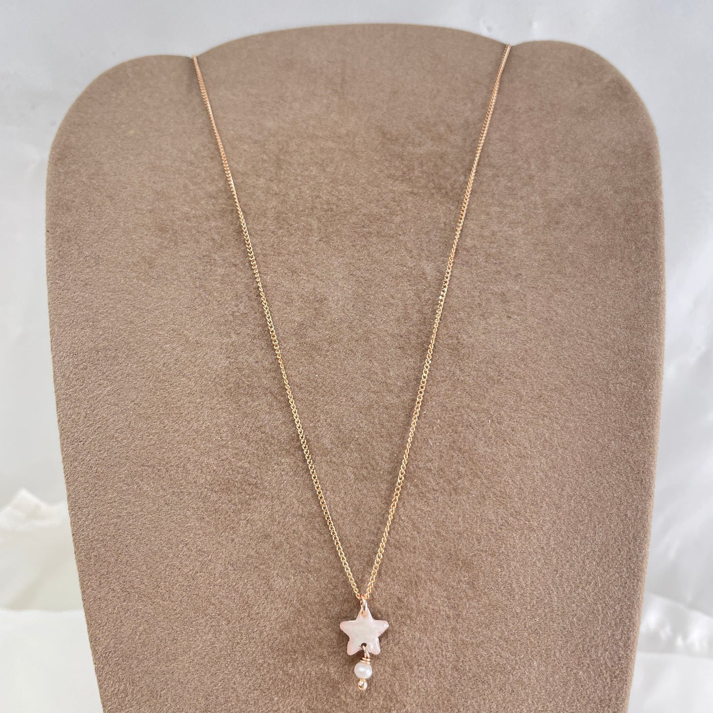 Collana catena grumette cm 35 con stella smaltata e piccola perla bianca - Lumiere Bijoux