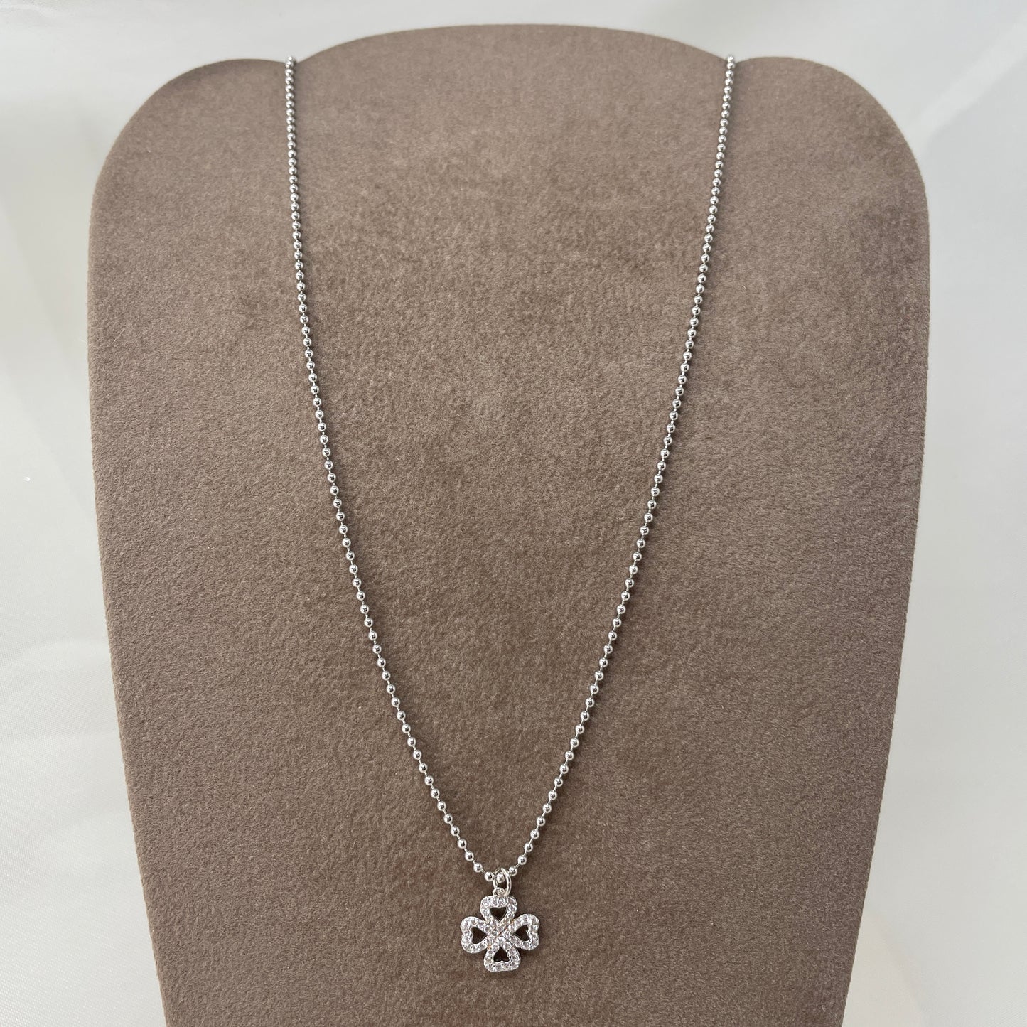 Collana catena militare cm 40 con quadrifoglio vuoto di zirconi bianchi in argento bianco - Lumiere Bijoux