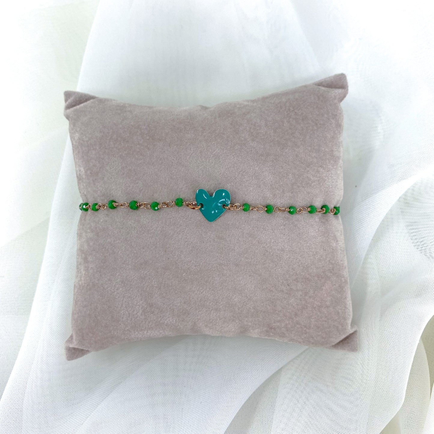 Bracciale micro cristalli verdi con cuore smaltato in linea verde