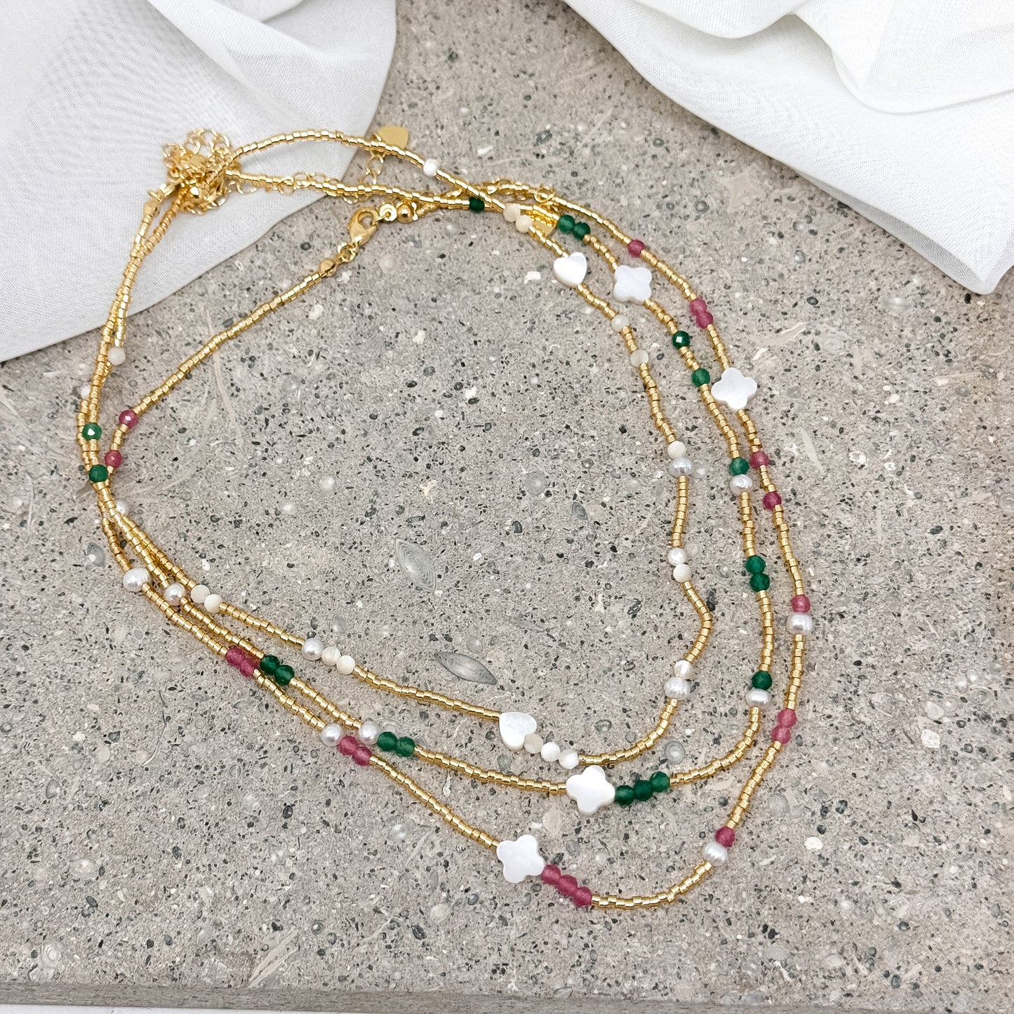 Collana perle miyuki micro rondelle oro alternate a pietre conchiglia e perle naturali cm 37 ottone - Lumiere Bijoux