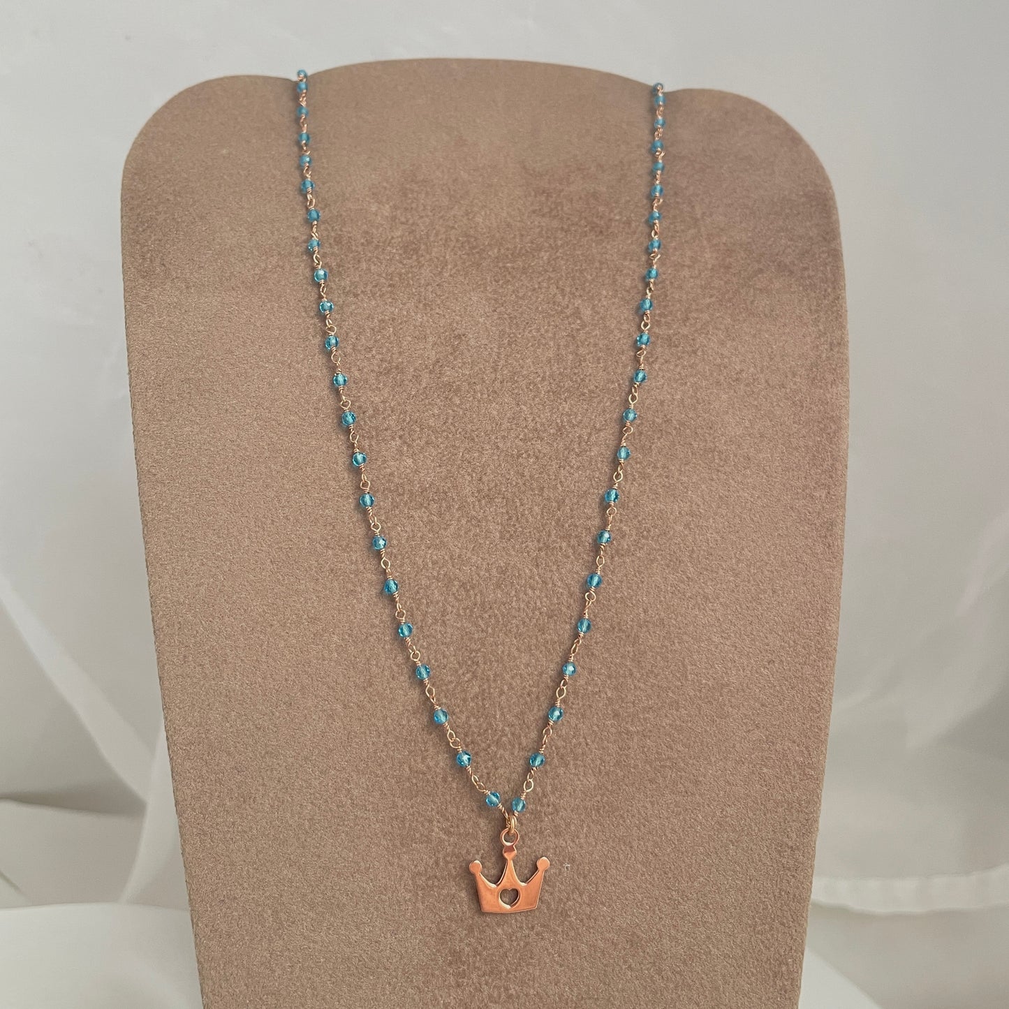 Collana micro cristalli azzurro turchese cm 40 con corona da 1.2 cm - pezzo unico