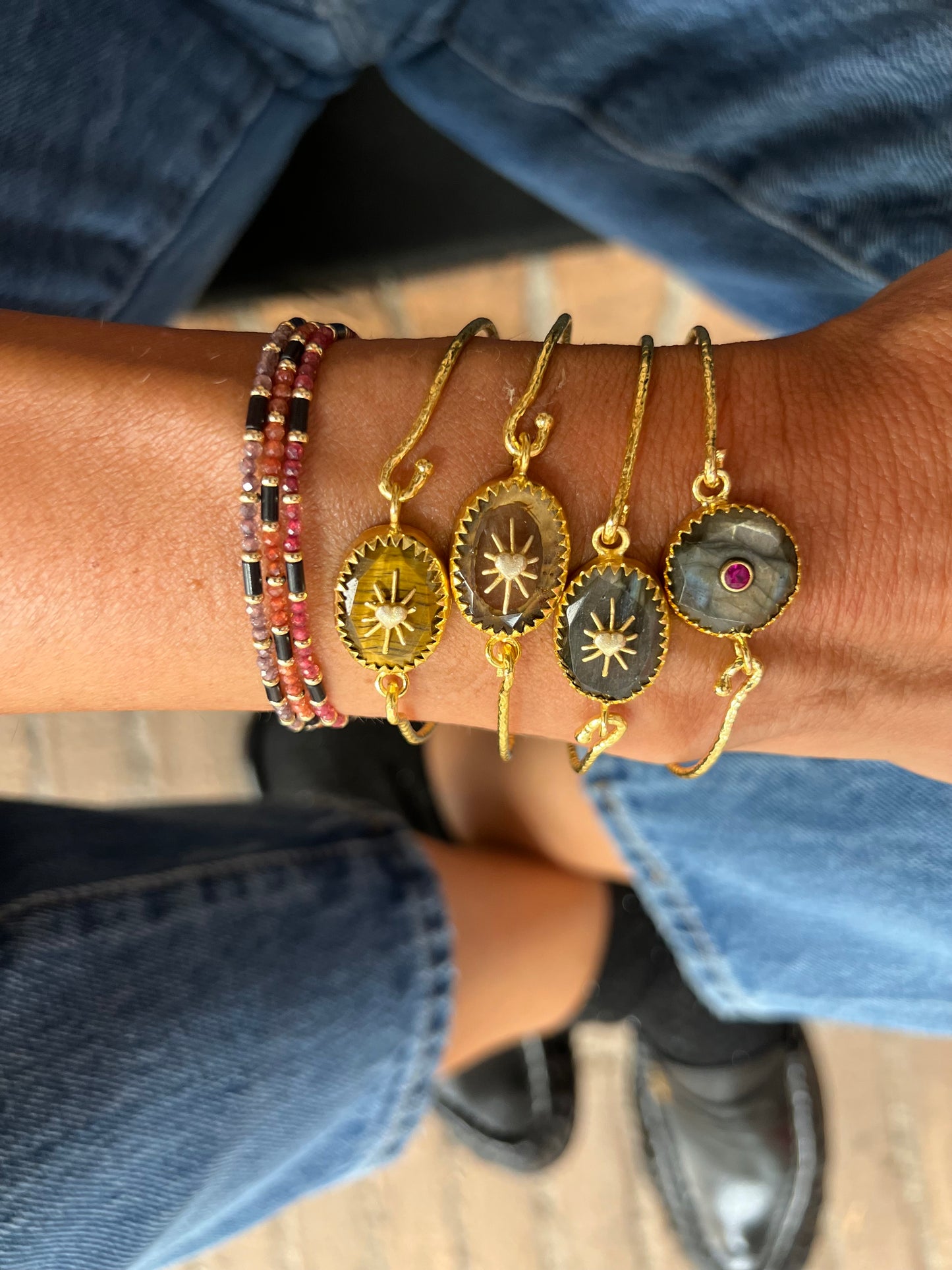 Bracciale semirigido con pietre dure e cuore sacro - Lumiere Bijoux