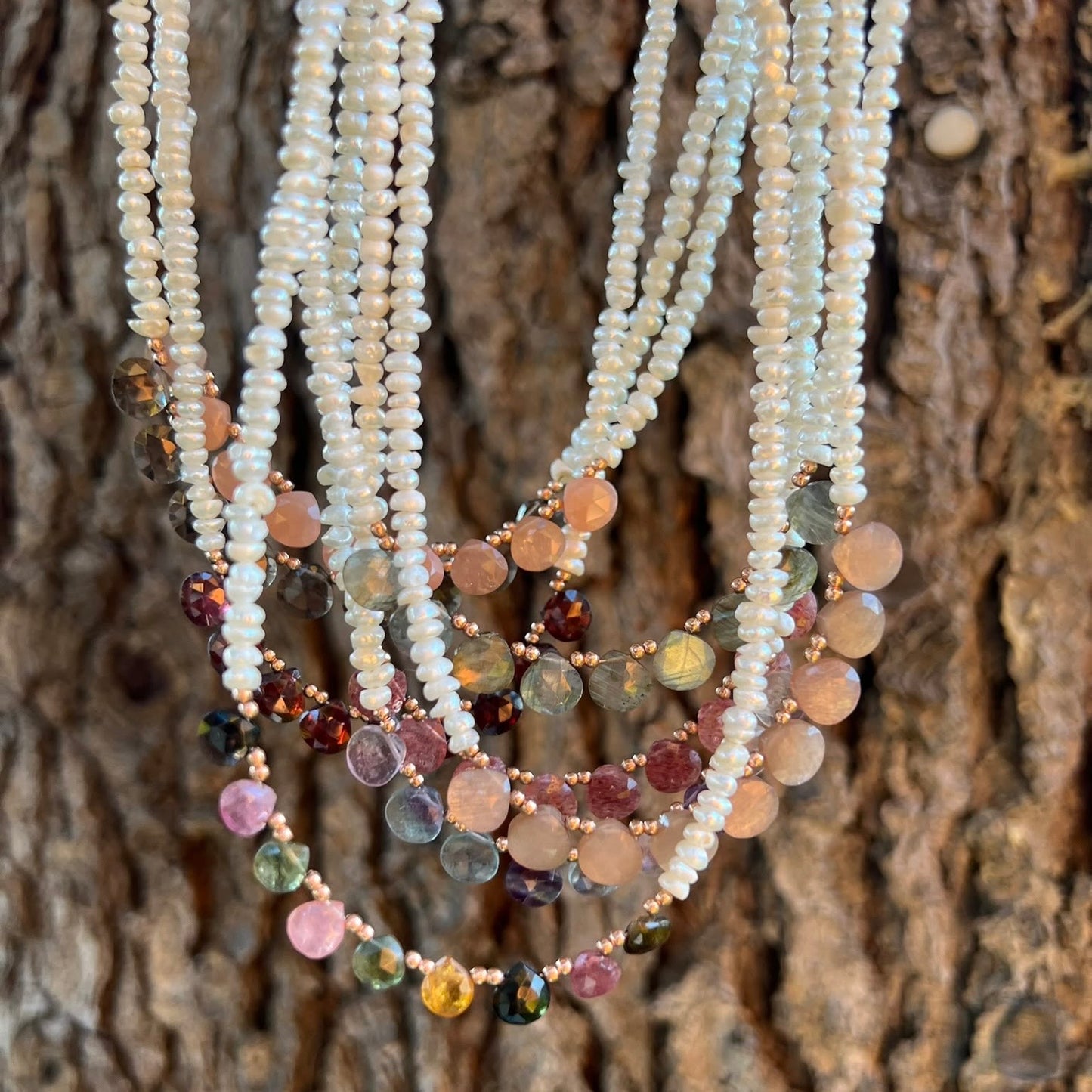 Collana Panarea perle conchiglia irregolari bianche e pietre cm 36 - Lumiere Bijoux