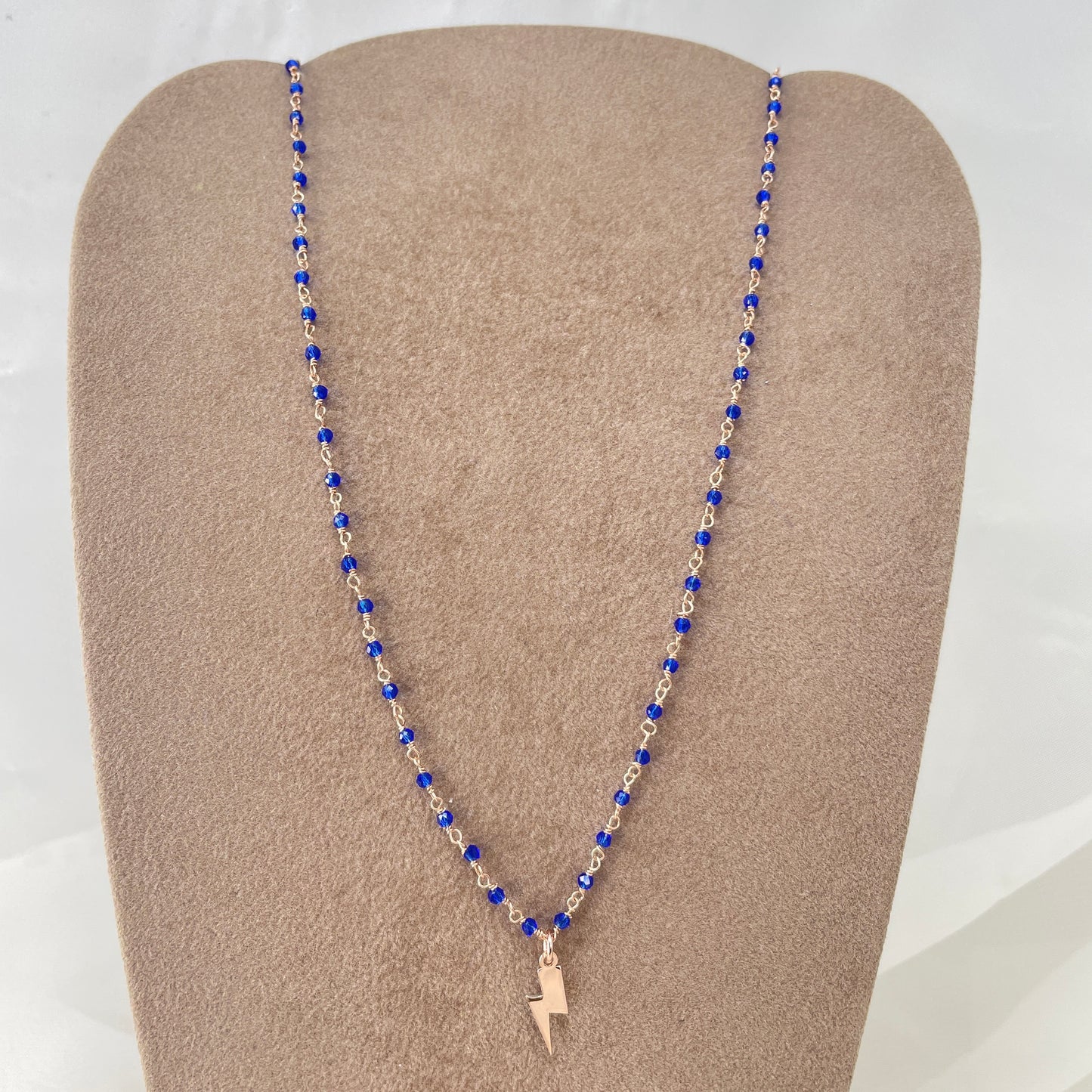 Collana micro cristalli blu cm 40 con fulmine rosè - pezzo unico - Lumiere Bijoux