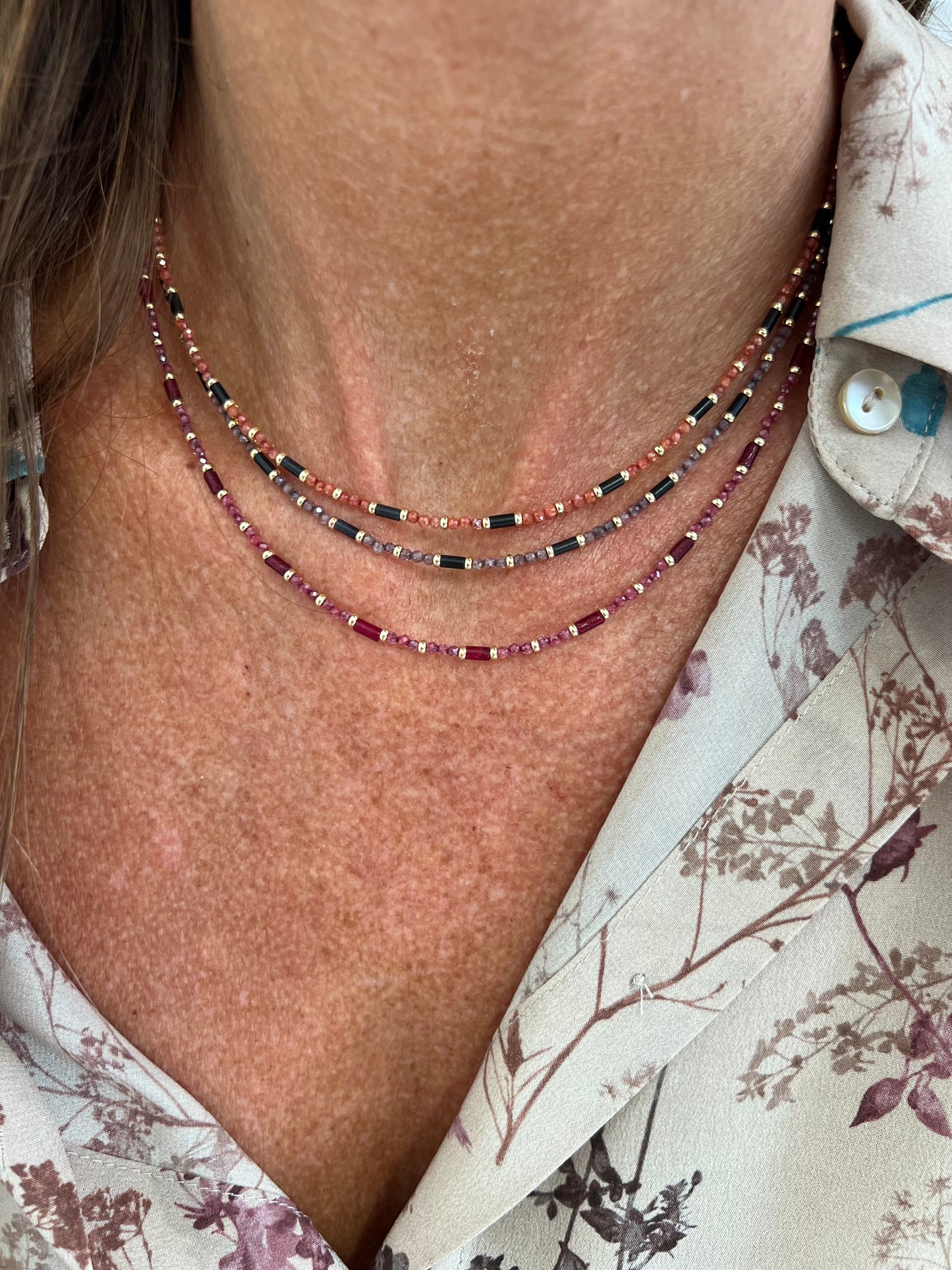 Collana cristalli tubetti e pepite ottone dorato 39cm - Lumiere Bijoux
