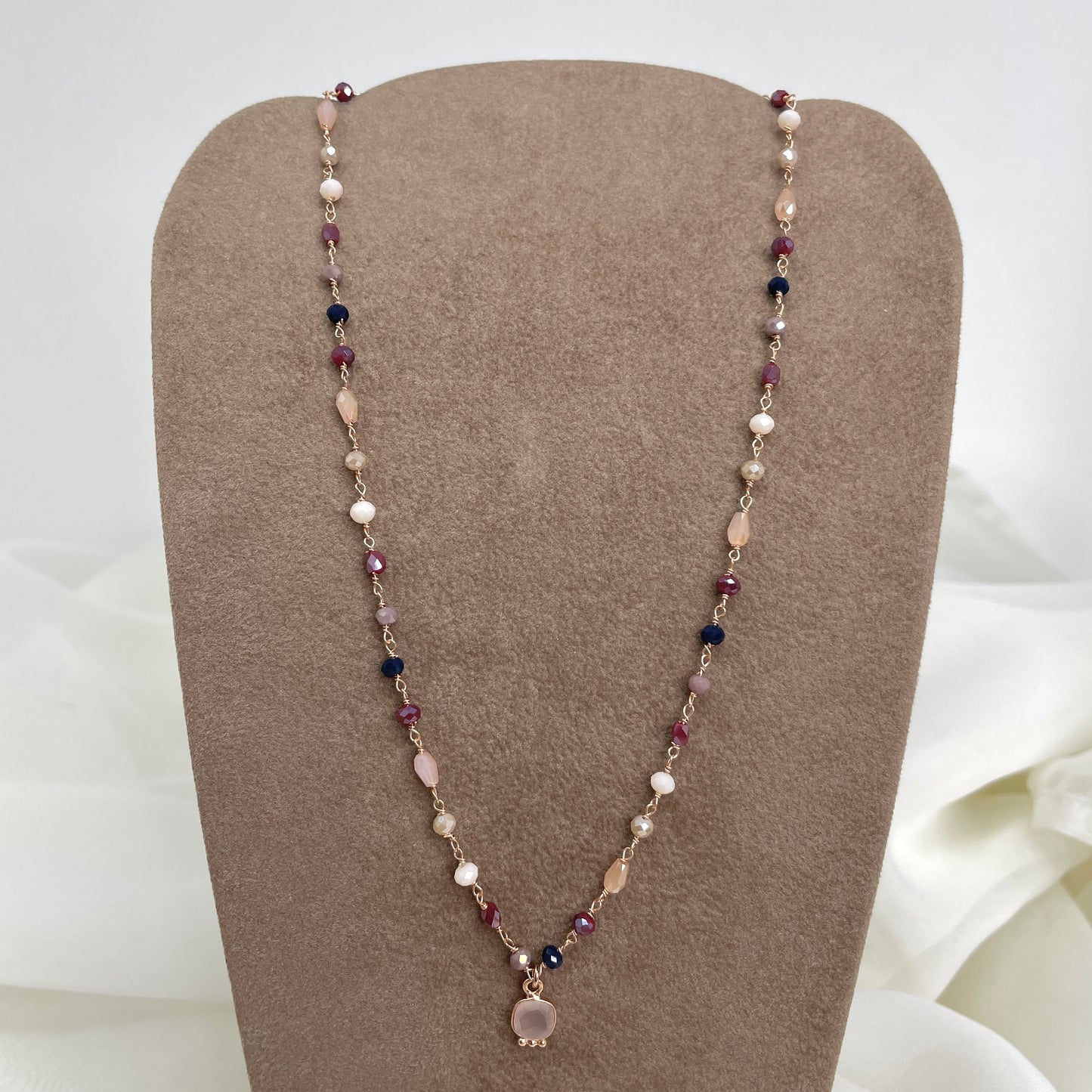 Collana cristalli bordeaux blu rosa con pietra di Parigi cm 40