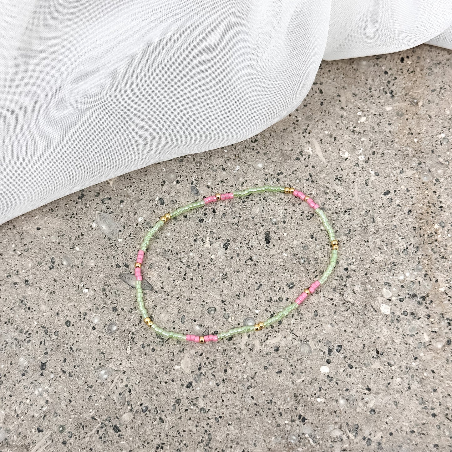 Bracciale elastico miyuki micro rondelle colorate alternate a micro sfere oro giallo ottone - Lumiere Bijoux