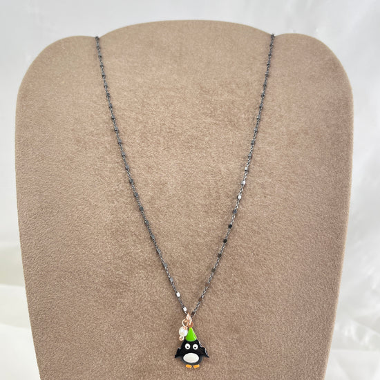 Collana catena dadini rutenio cm 35 con pinguino smaltato natalizio e piccola perla - Lumiere Bijoux