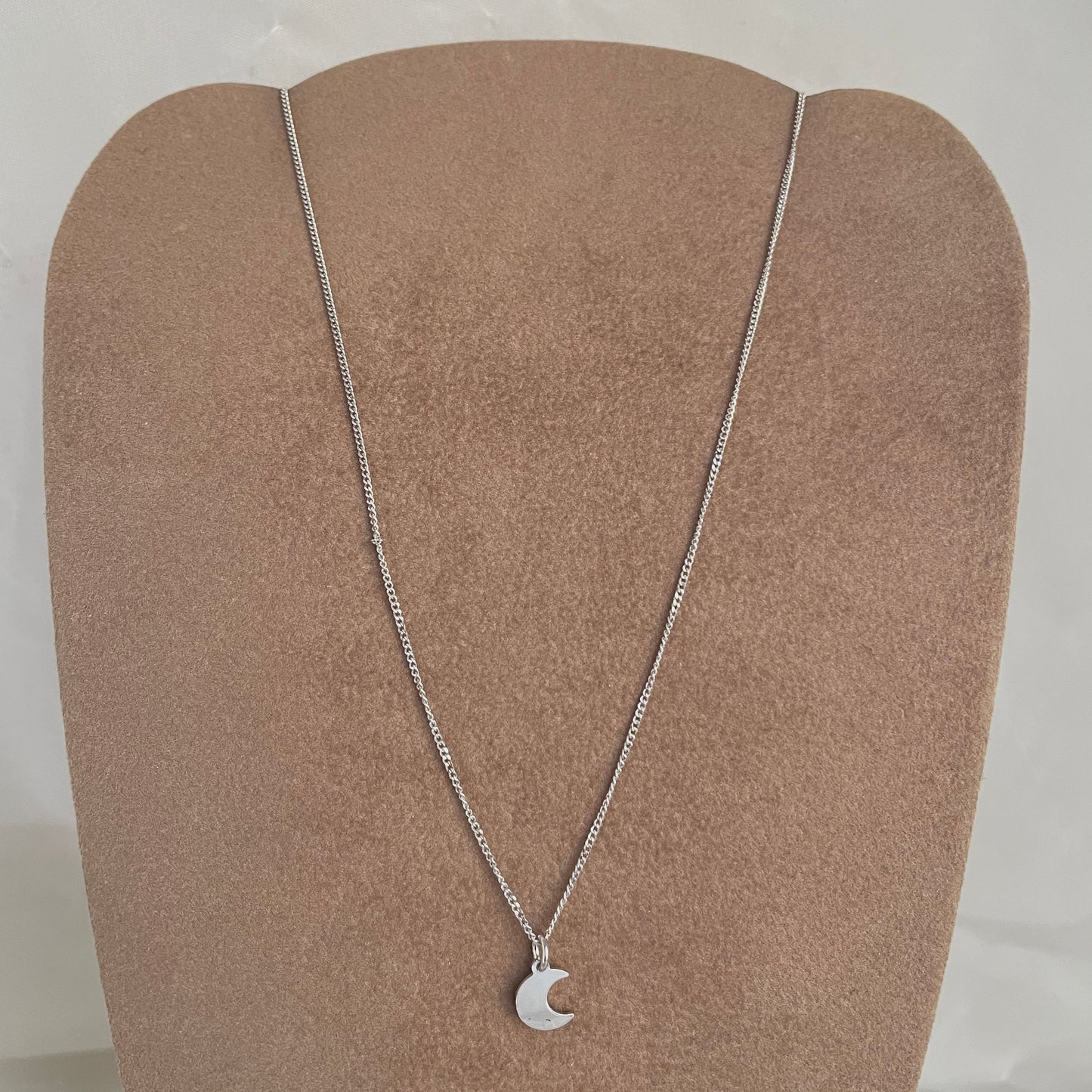 Collana catena grumette cm 35 con mezzaluna da 0,8 mm in argento bianco - pezzo unico