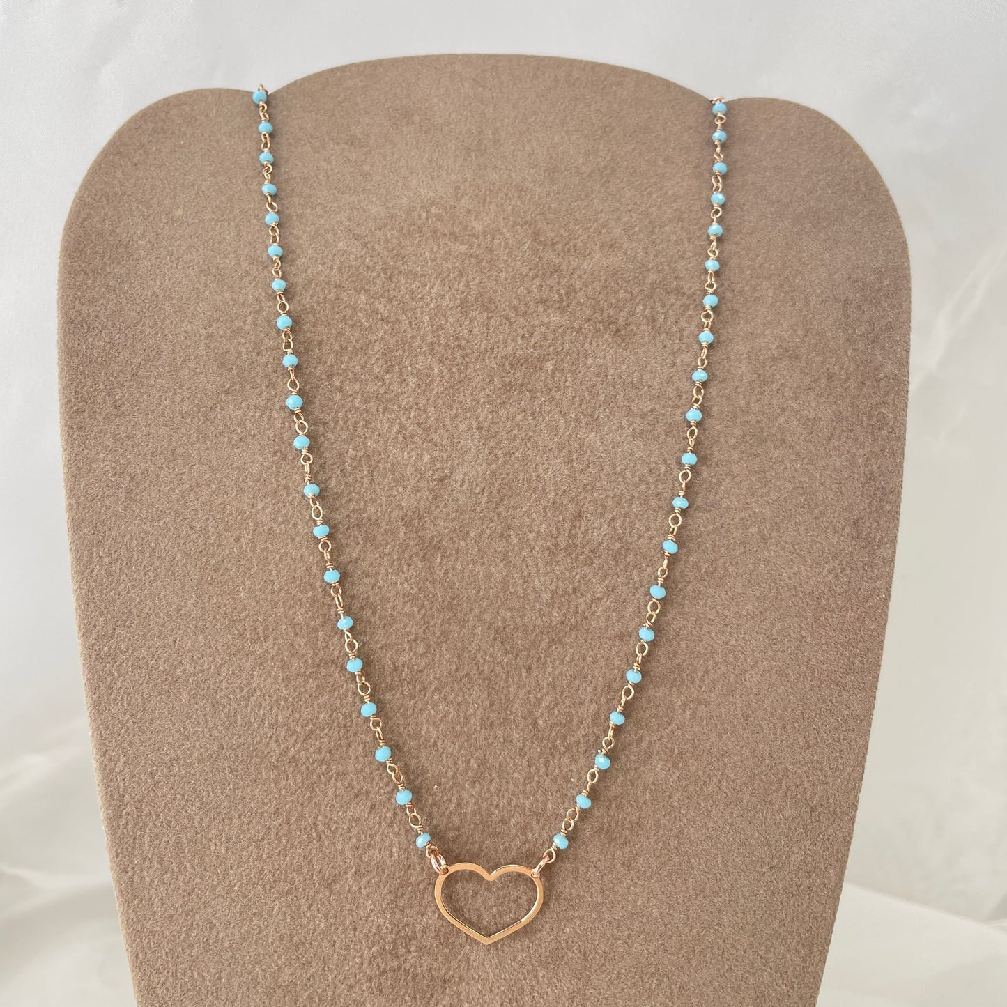 Collana micro cristalli azzurro cielo cm 38 con cuore vuoto in linea - pezzo unico - Lumiere Bijoux