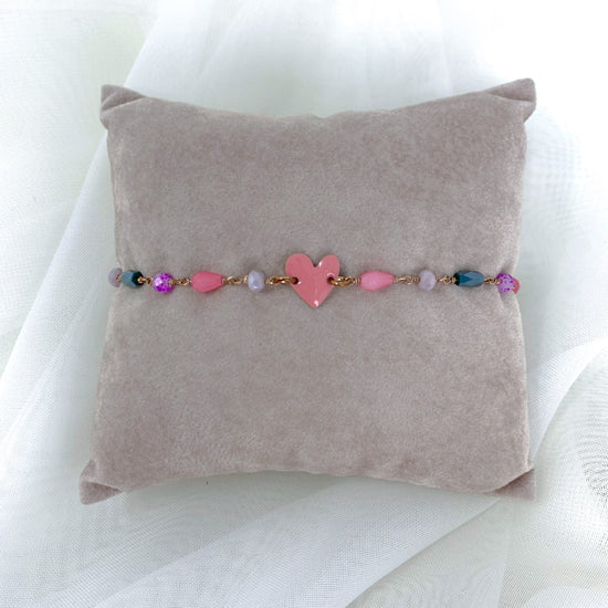 Bracciale cristalli salmone, beige, e antracite con cuore smaltato rosa antico in linea