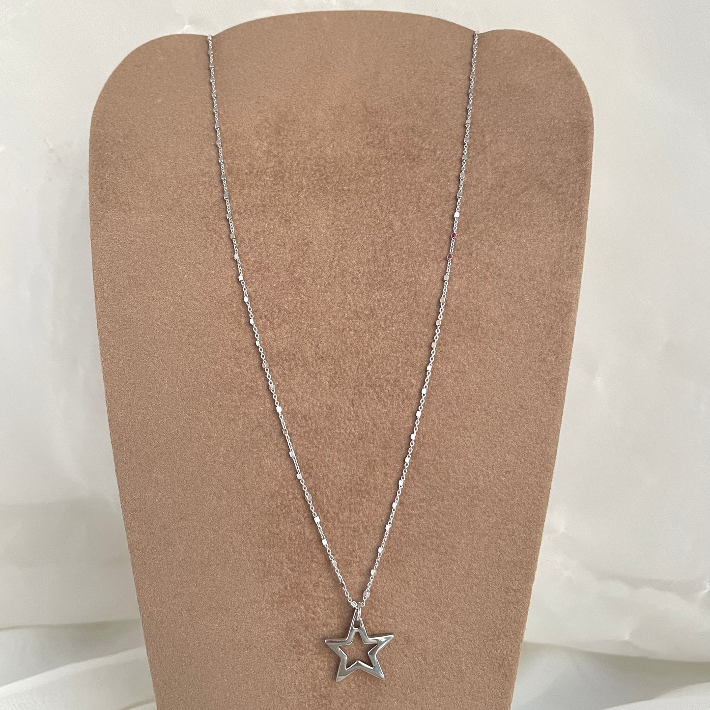 Collana catena dadini cm 45 con stella bombata vuota da 1,5 cm in argento bianco - pezzo unico