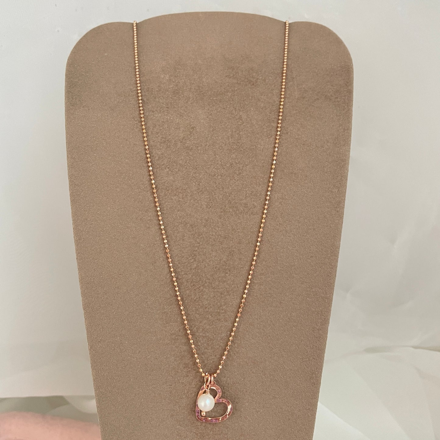 Collana catena militare diamantata cm 50 con cuore vuoto Nini battuto da 1,5 cm con perla bianca