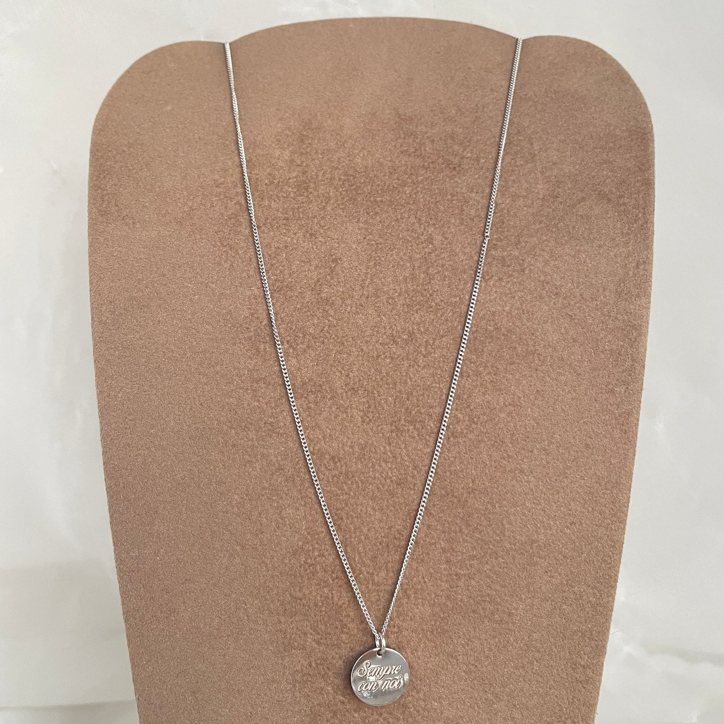 Collana catena grumette cm 40 con cialdina da 1.2 cm incisione Sempre con noi in argento bianco - pezzo unico