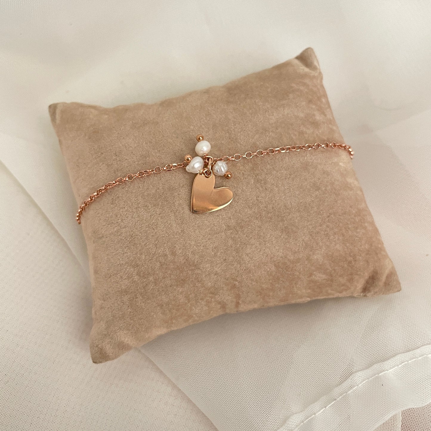 Bracciale catena rosè con cuore sweet e grappolino di perle pendenti - Lumiere Bijoux