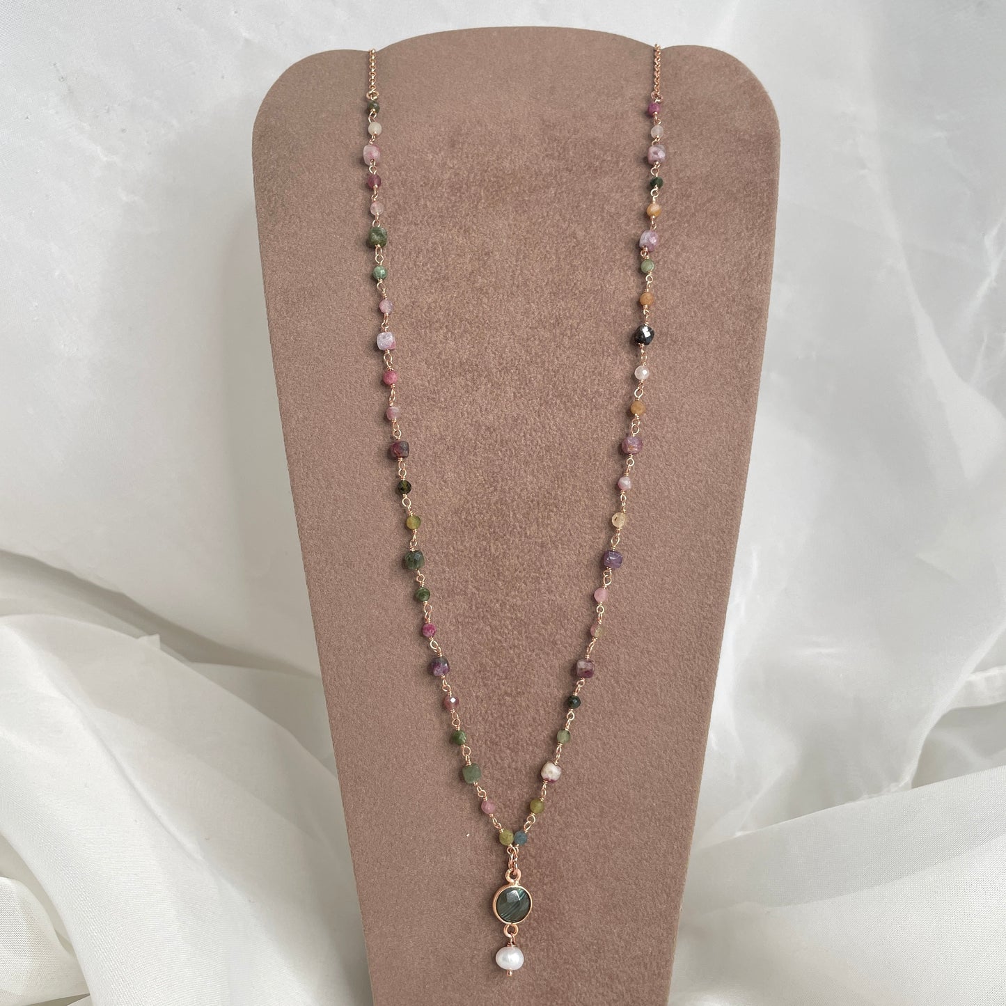 Collana cm 70 catena rolló e pietre cubiche tormalina con Pietra tonda e perla - pezzi unici - Lumiere Bijoux