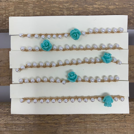 Bracciale elastico perle bianche con rosellina tiffani