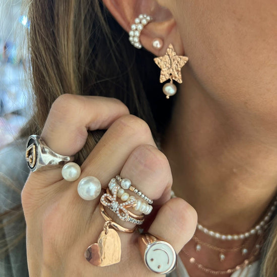 Coppia orecchini a lobo stella da 2 cm battuta con perla tonda rosa da 0,7 mm pendente - Lumiere Bijoux