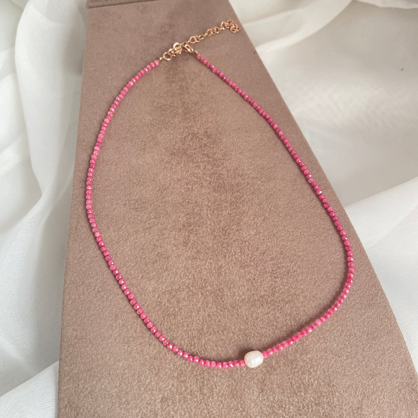 Collana chocker cristalli fragola e perla risino cm 35 - pezzo unico