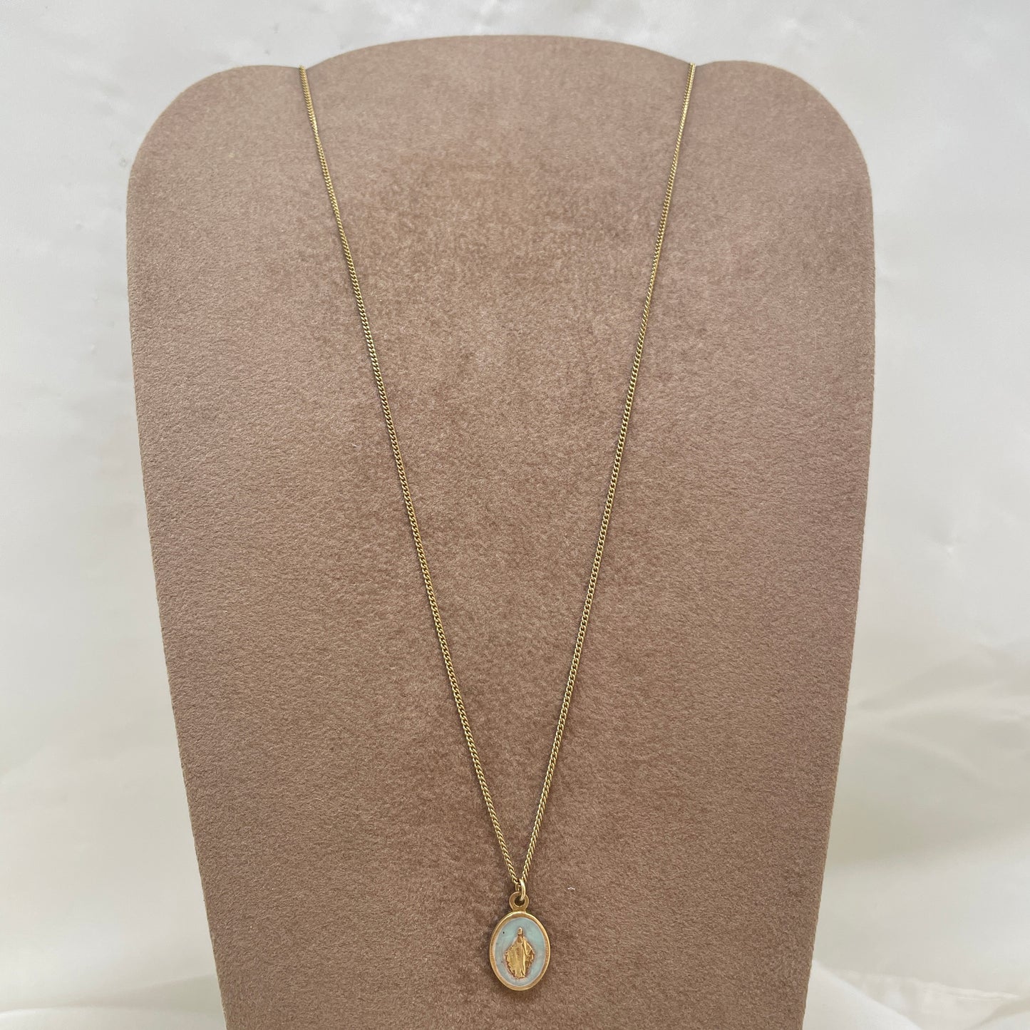 Collana catena grumette cm 54 con madonnina smaltata azzurra in oro giallo - pezzo unico