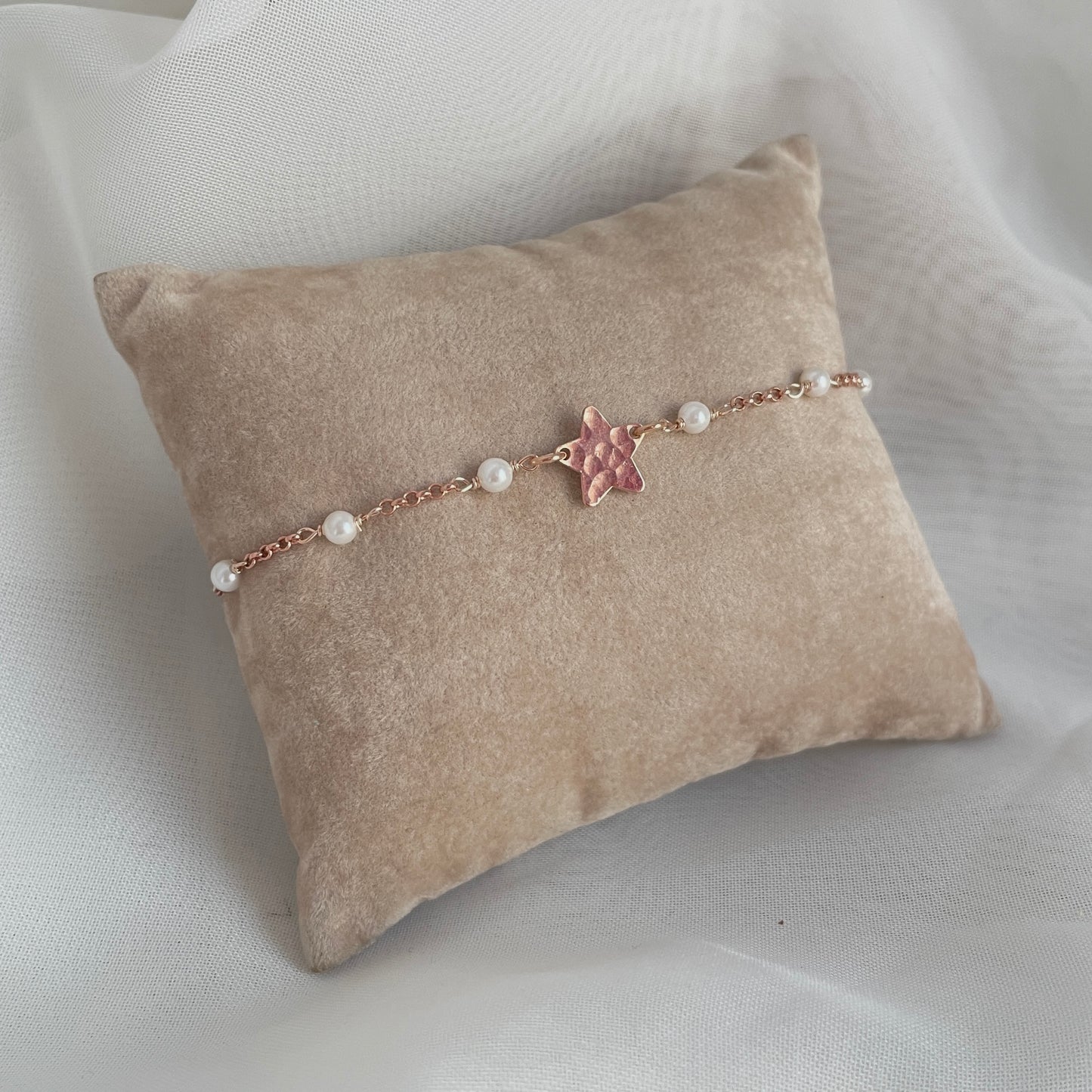 Bracciale rado perle con soggetto da 1 cm battuto in linea cm 17 - Lumiere Bijoux