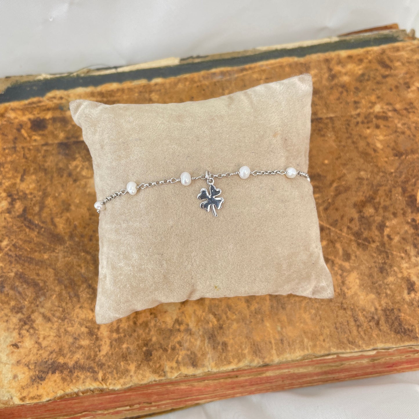 Bracciale rado perle con soggetto cm 17 - pezzi unici - Lumiere Bijoux