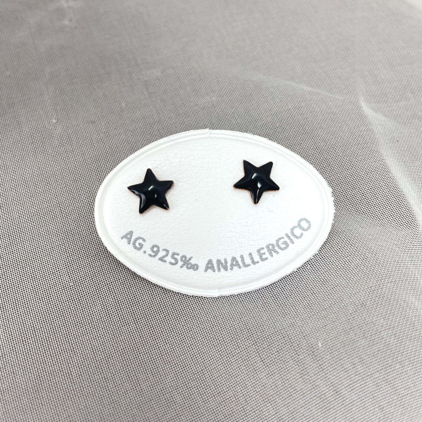 Coppia orecchini lobo stella da 0,8 mm bombata smaltati rosso o nero - chiusura farfallina - Lumiere Bijoux