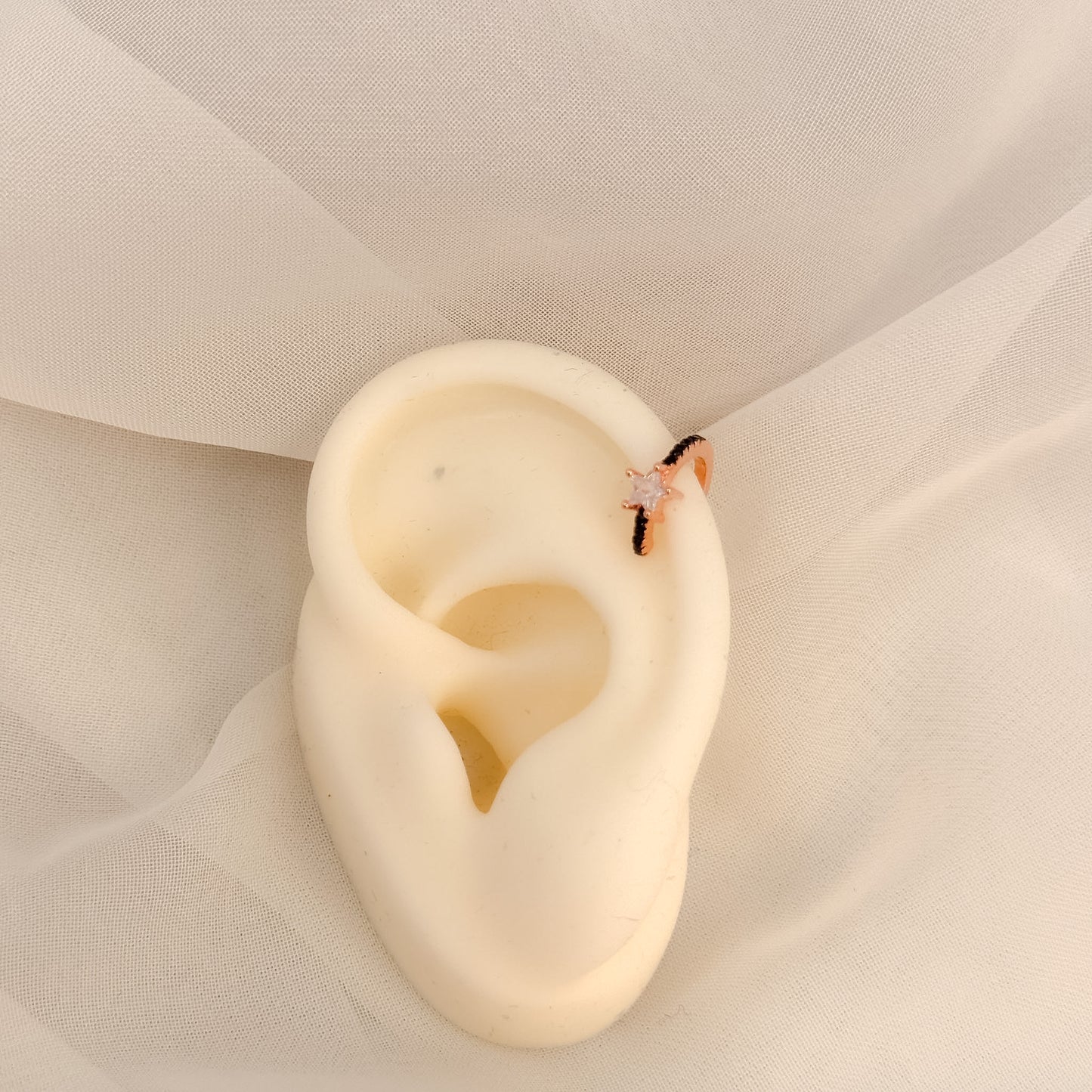 Earcuff zirconi neri o bianchi con stella