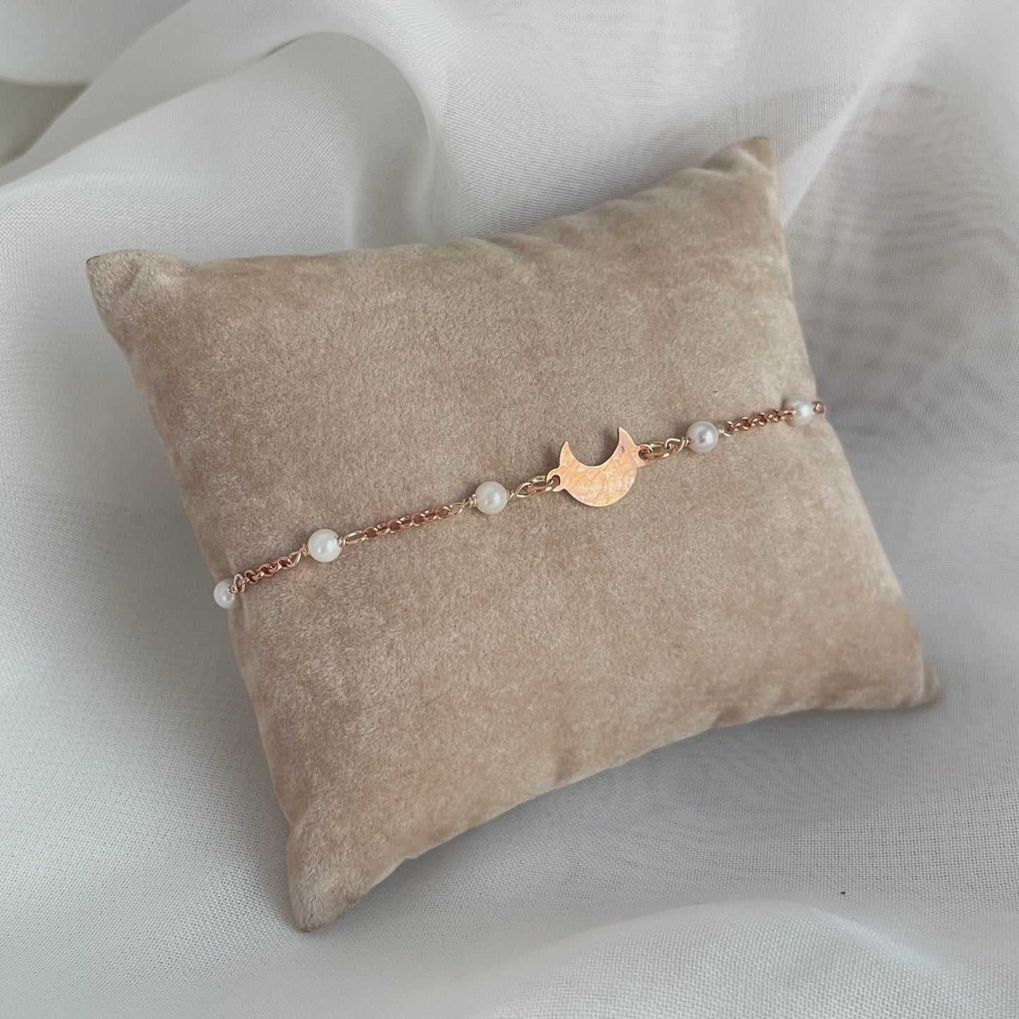 Bracciale rado perle con soggetto da 1 cm battuto in linea cm 17 - Lumiere Bijoux