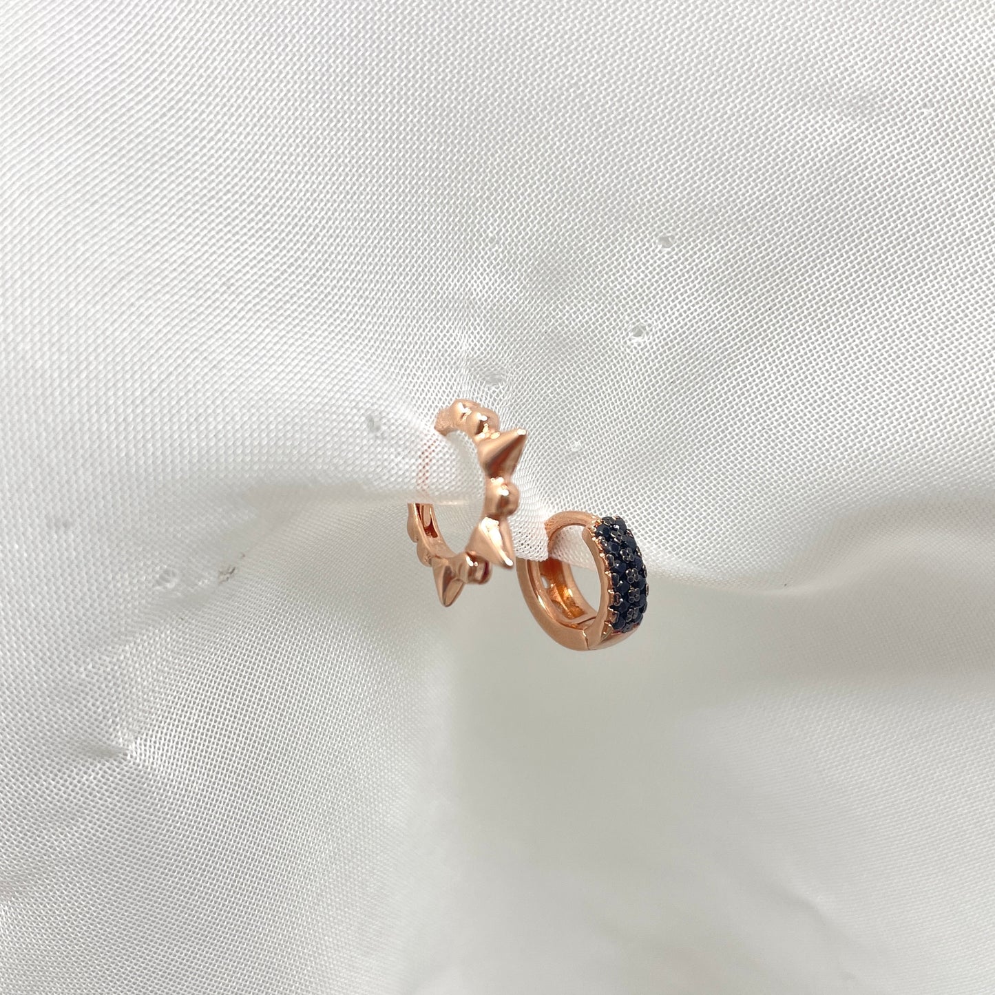 Coppia cerchietto cicciotto zirconi neri e cerchietto tris borchiette - pezzi unici - Lumiere Bijoux