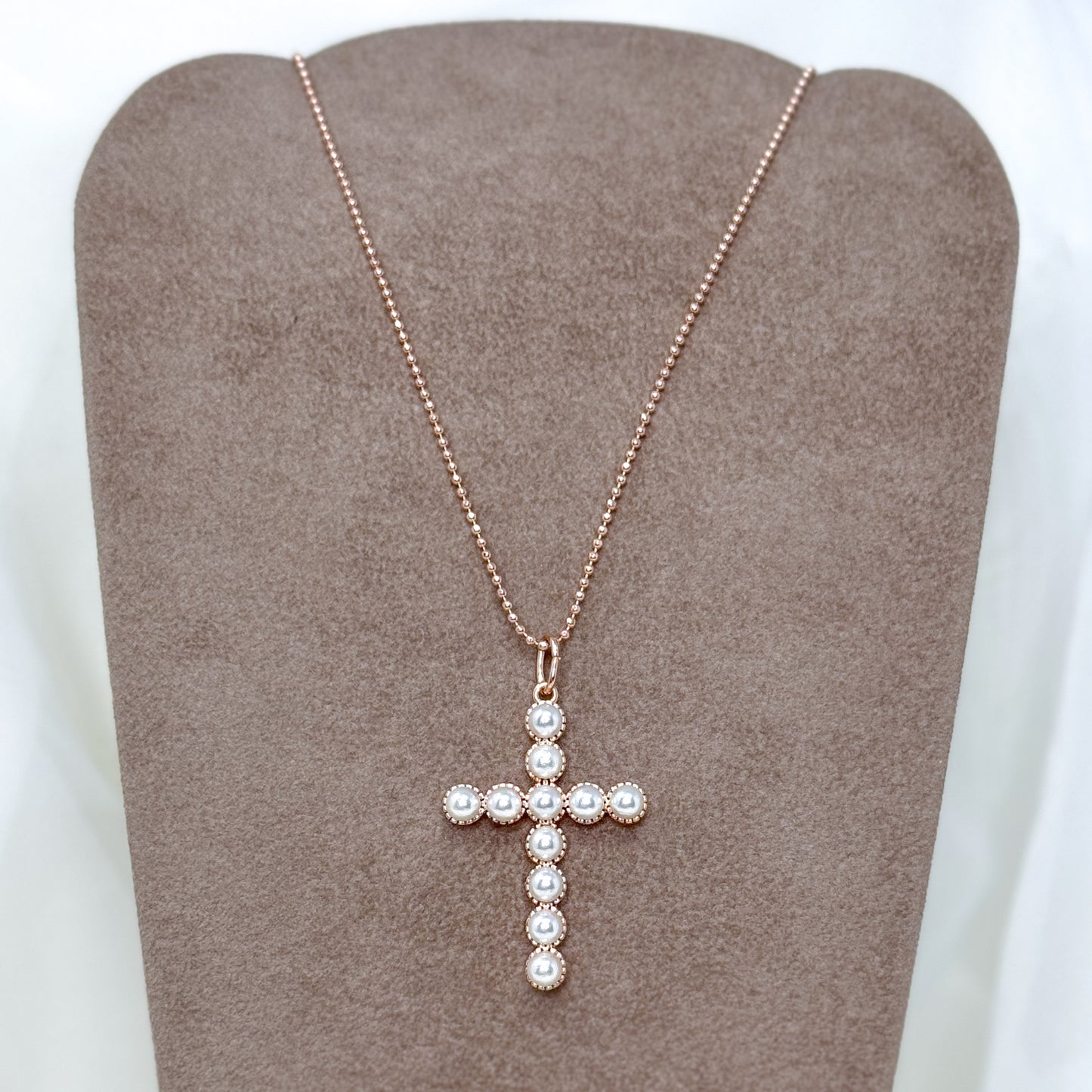 Collana cm 60 con croce perle bianche