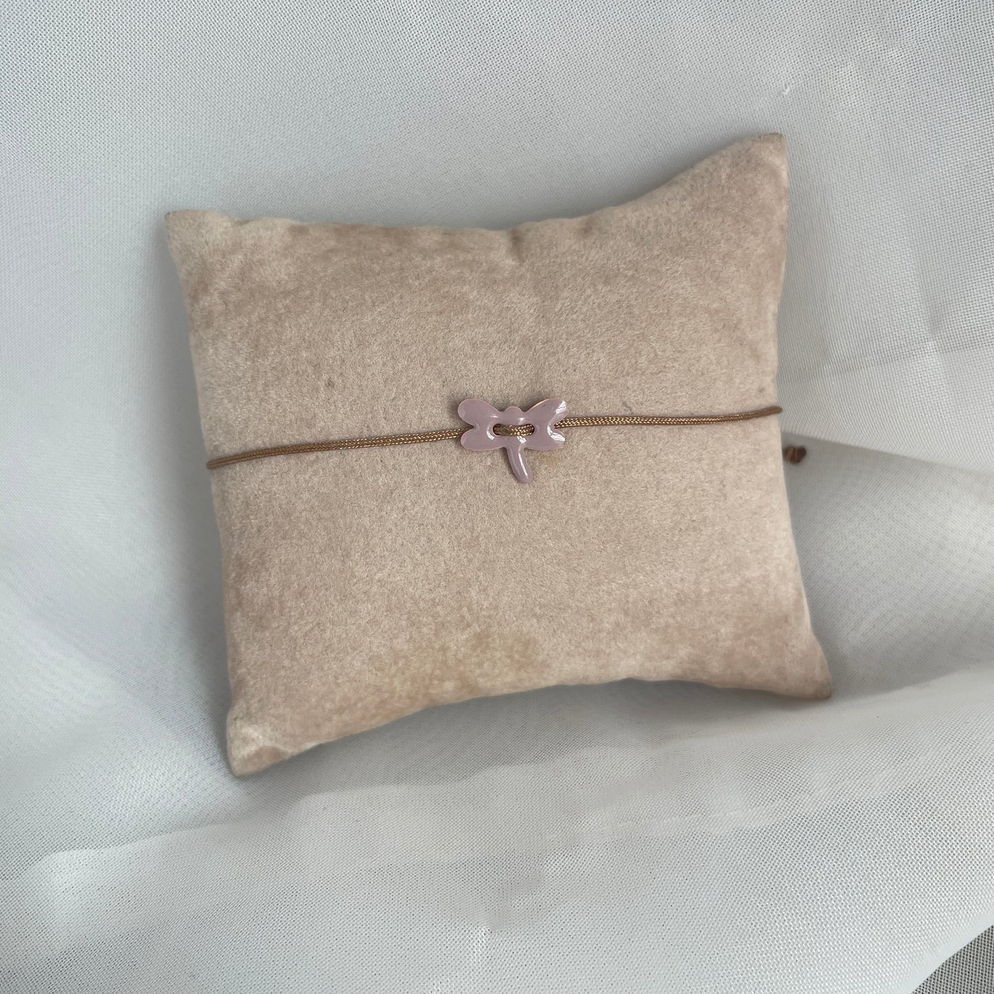 Bracciale cordino regolabile con libellula smaltata cipria - pezzi unici - Lumiere Bijoux