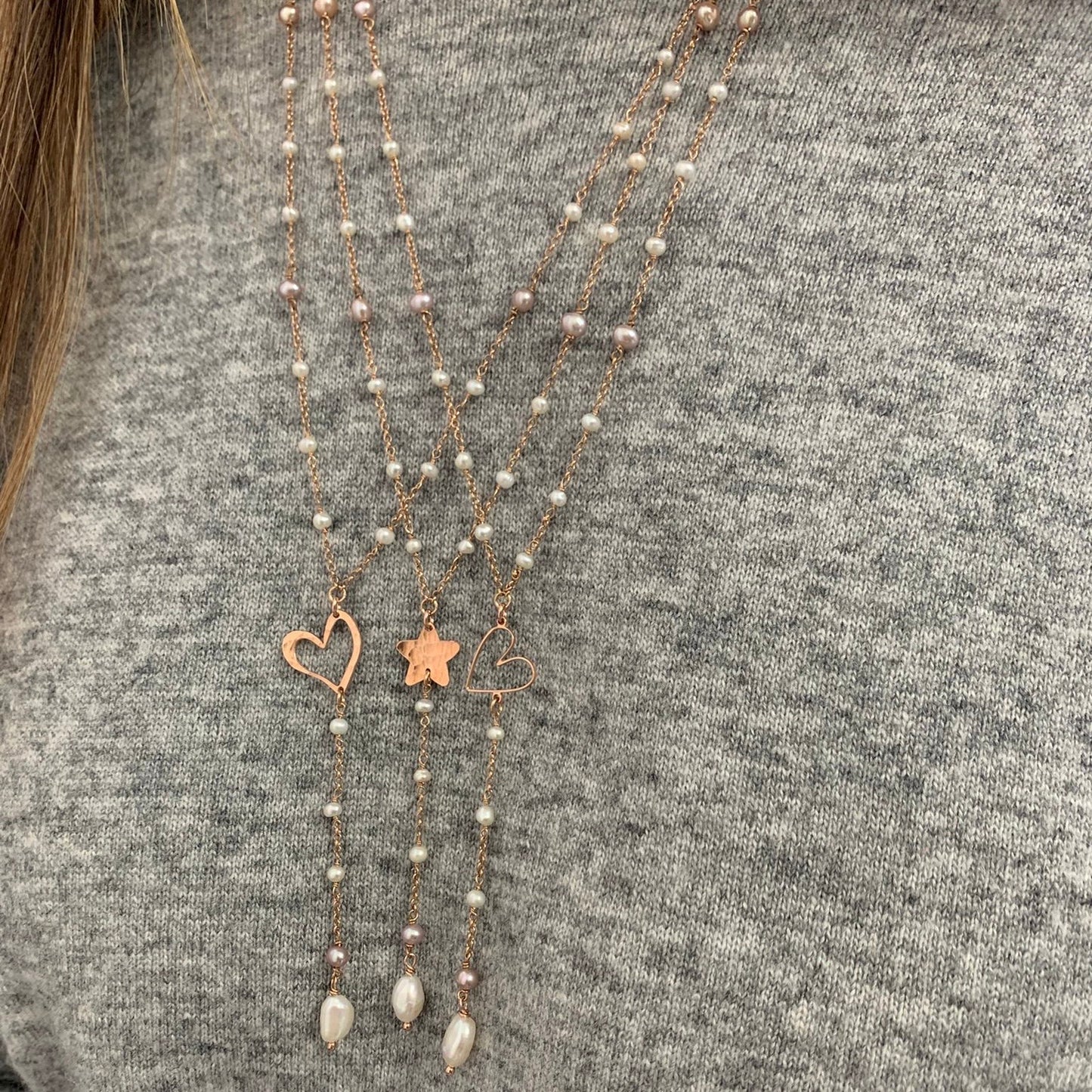 Collana a rosario lunga cm 60 rado perle bianche e rosa con cuore Corazon o stella o cuore Mikonos - Lumiere Bijoux