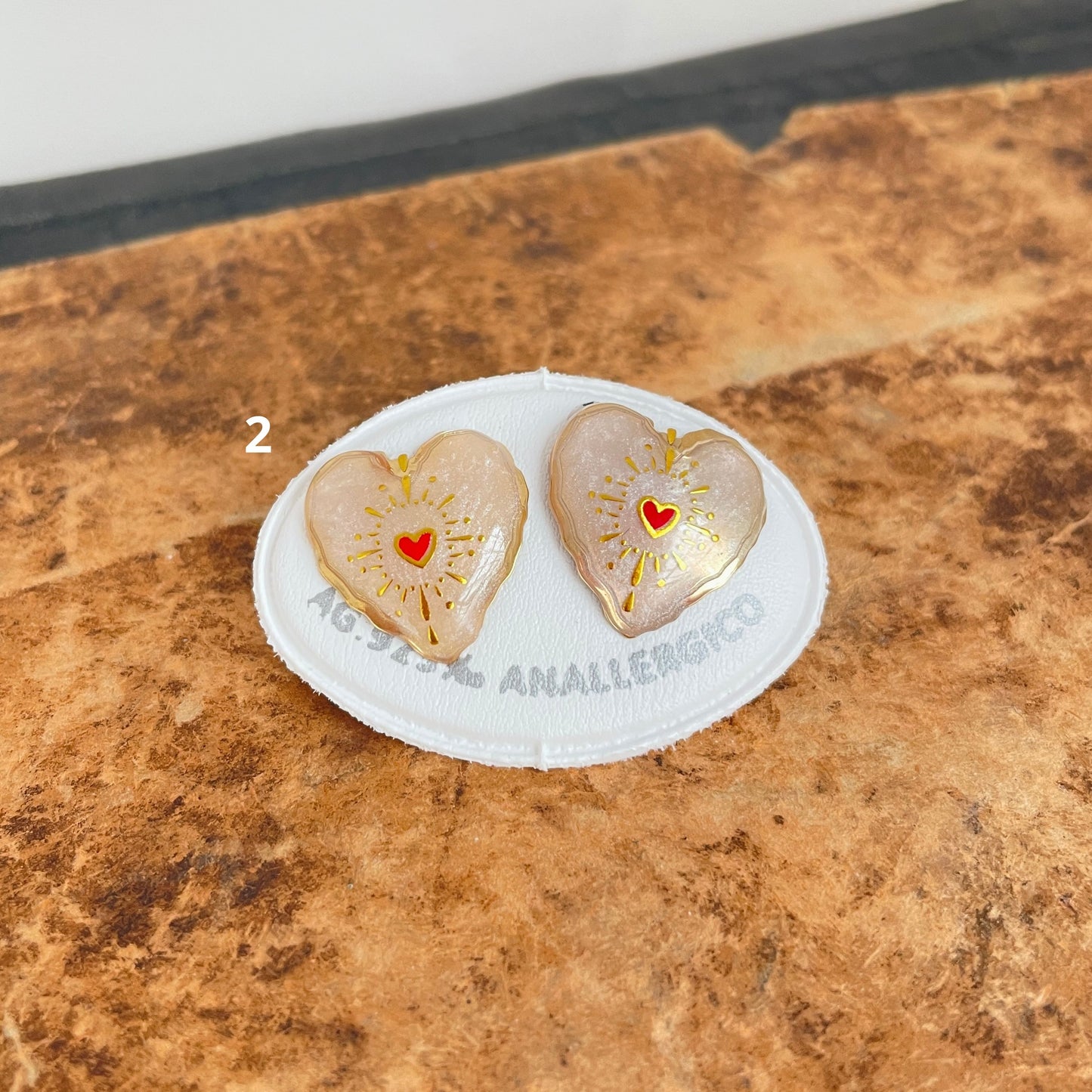 Coppia orecchini a lobo Devoti cuore o tondino laccati da 1,8 cm oro giallo con cuore sacro glitter o smaltato - pezzi unici - Lumiere Bijoux