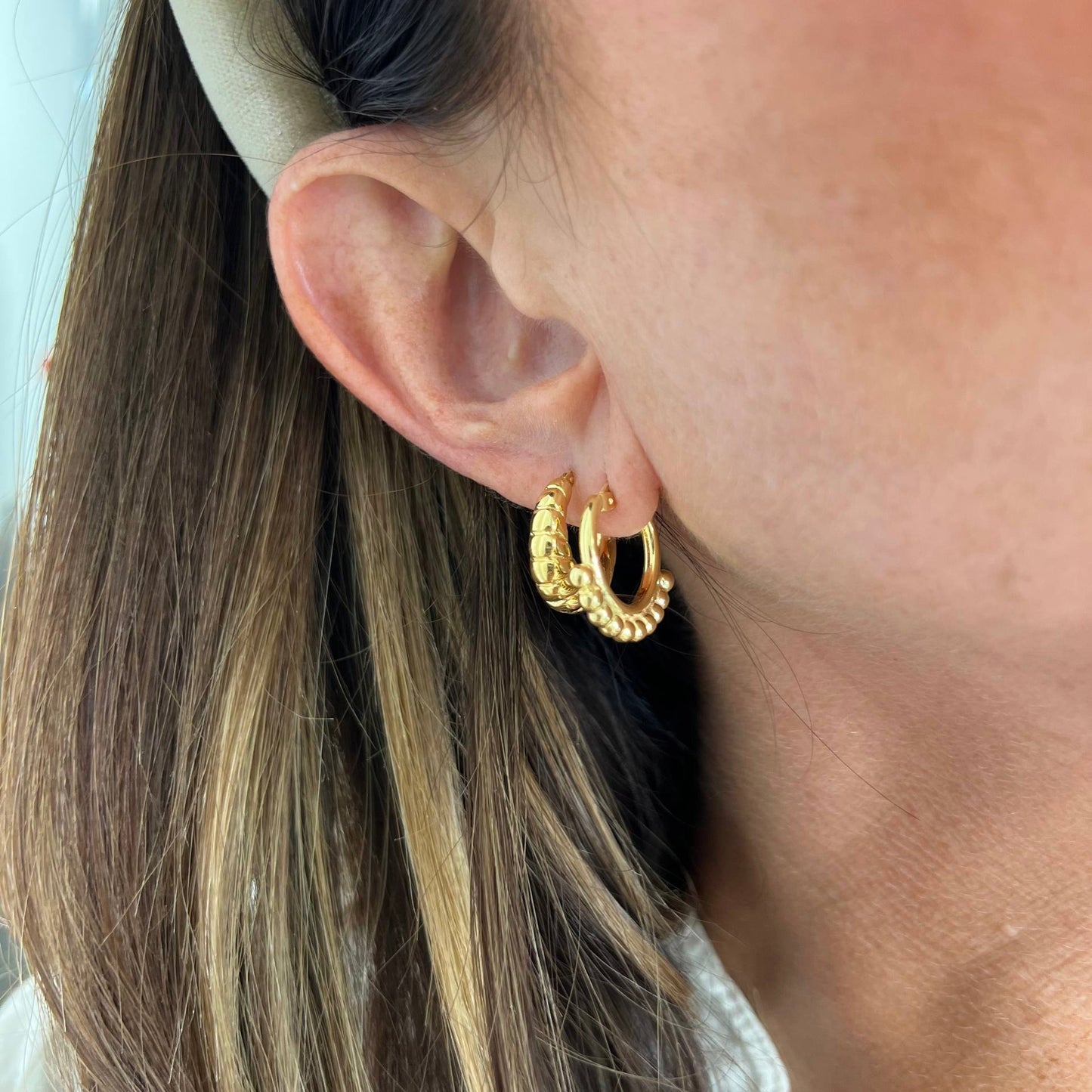Coppia orecchini cerchio 1.5 cm con sfere in argento 925 oro giallo - Lumiere Bijoux