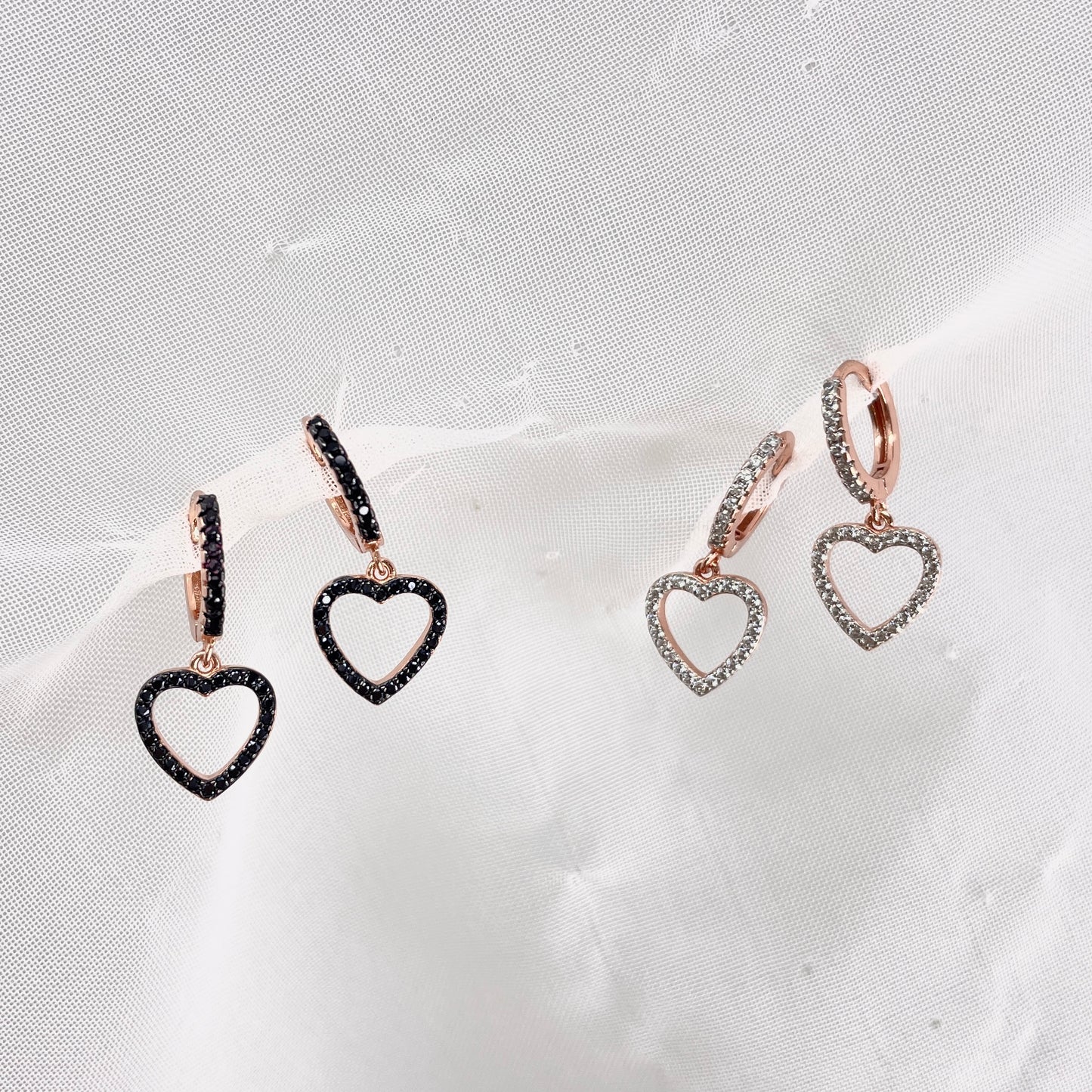 Coppia orecchini cerchietto di zirconi con cuore vuoto da 1 cm di zirconi - Lumiere Bijoux