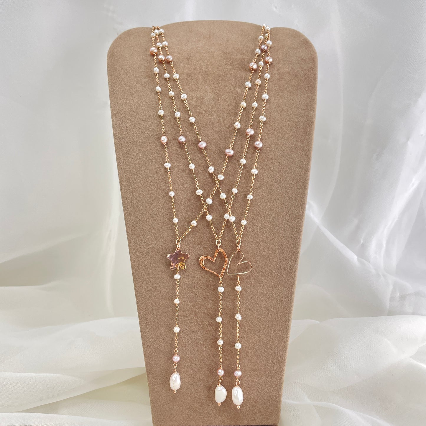 Collana a rosario lunga cm 60 rado perle bianche e rosa con cuore Corazon o stella o cuore Mikonos - Lumiere Bijoux