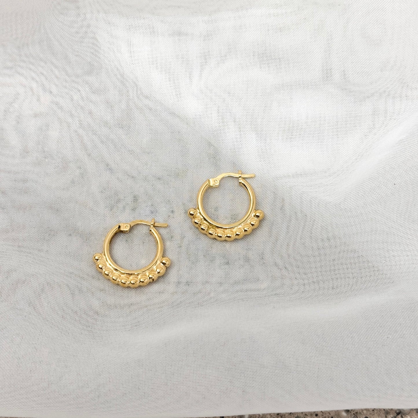 Coppia orecchini cerchio 1.5 cm con sfere in argento 925 oro giallo - Lumiere Bijoux