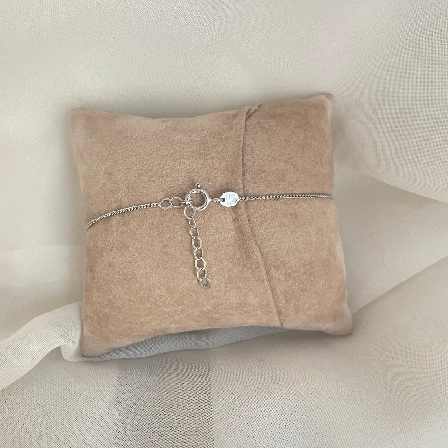 Bracciale catena grumette mano di fatima da 1,5 cm in linea e piccola perla cm 17 in argento bianco - pezzo unico