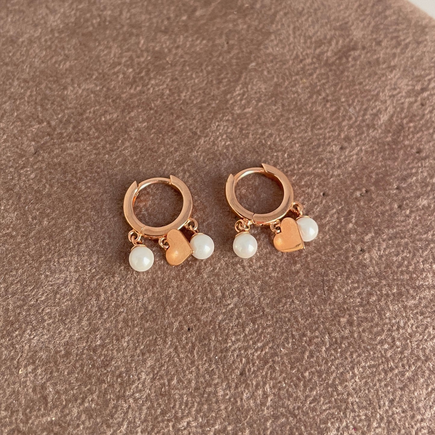 Coppia orecchini cerchietto da 1 cm con stelle o cuori da 0,5 mm e perle - Lumiere Bijoux