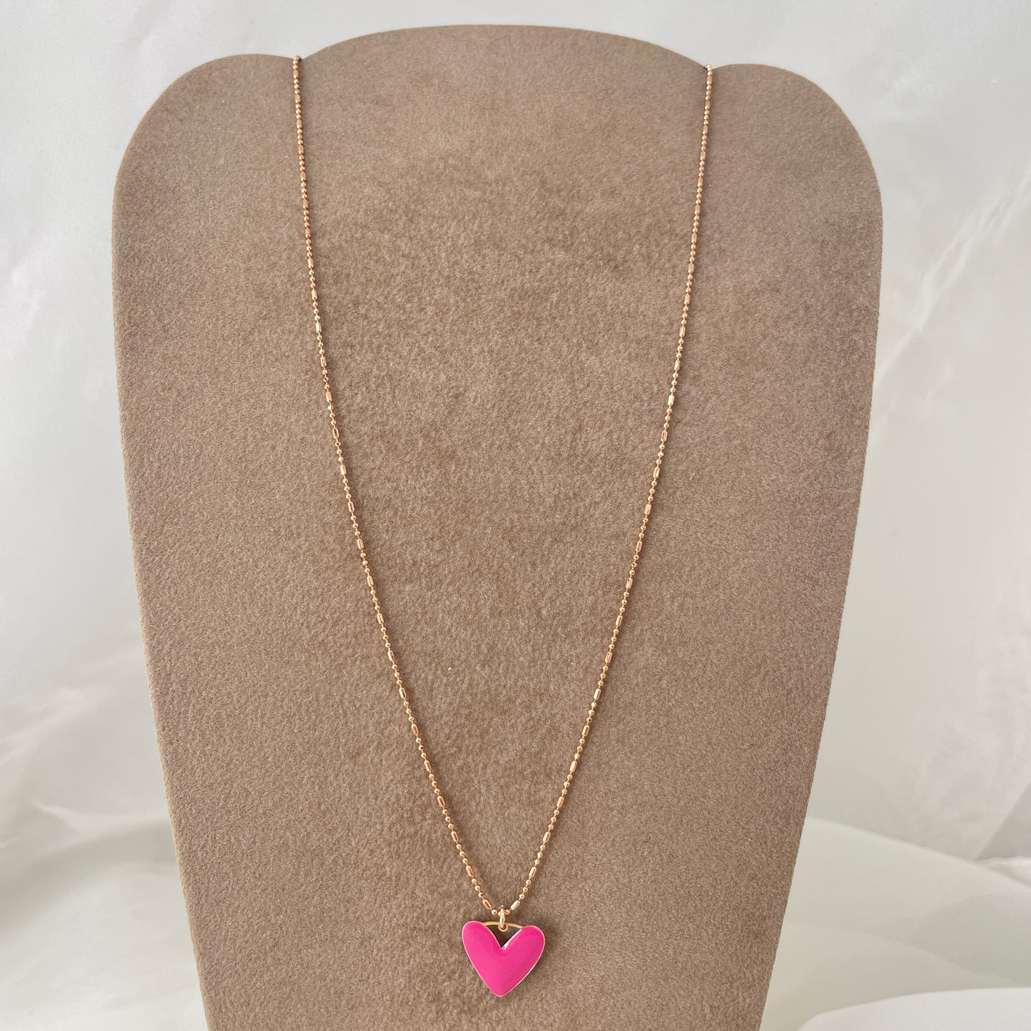 Collana catena mix militare dadini cm 44 con cuore a lucchetto smaltato magenta da 1,5 cm - pezzo unico - Lumiere Bijoux