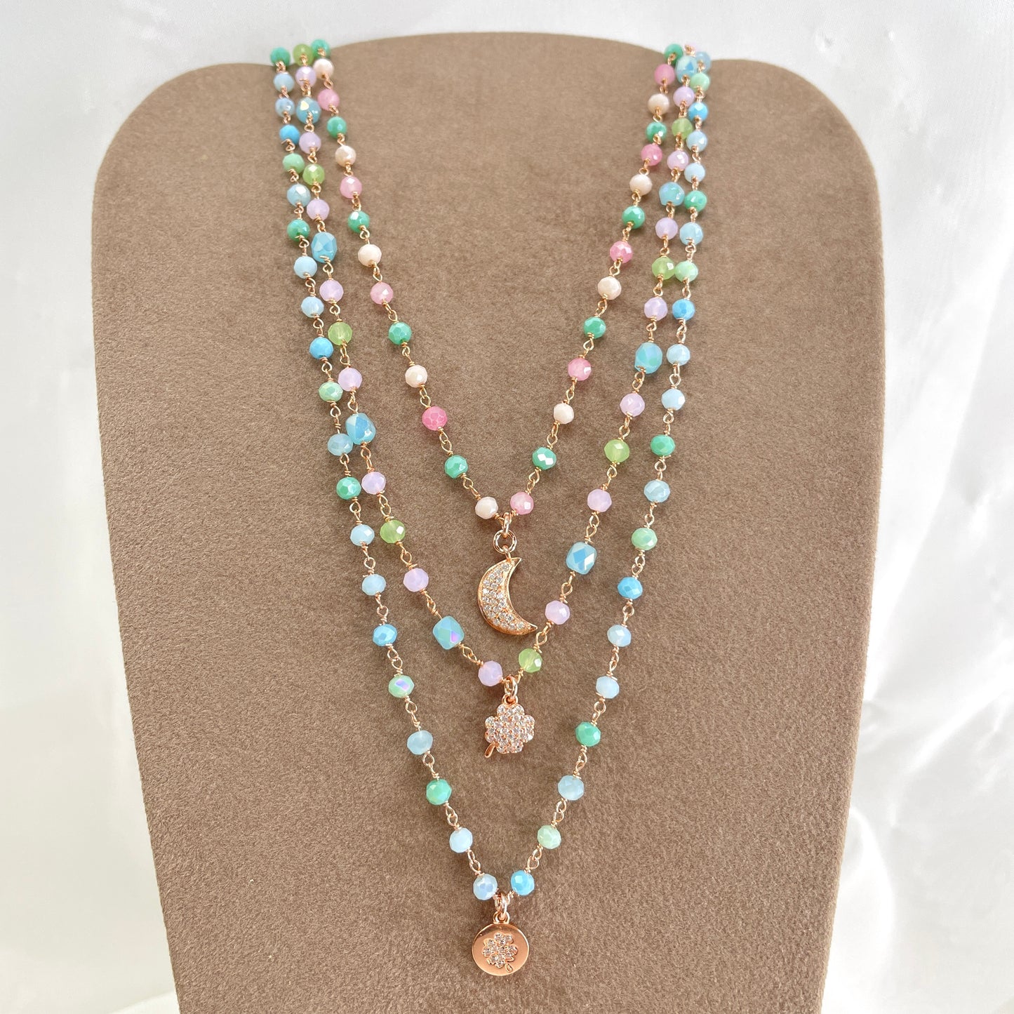 Collana cristalli multicolore con soggetto di zirconi bianchi luna o quadrifoglio o cialdina con quadrifoglio cm 40 - pezzi unici - Lumiere Bijoux