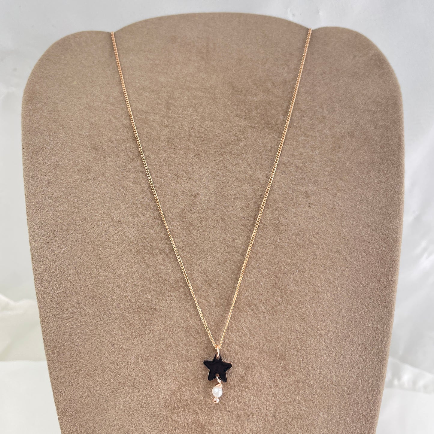 Collana catena grumette cm 35 con stella smaltata e piccola perla bianca - Lumiere Bijoux