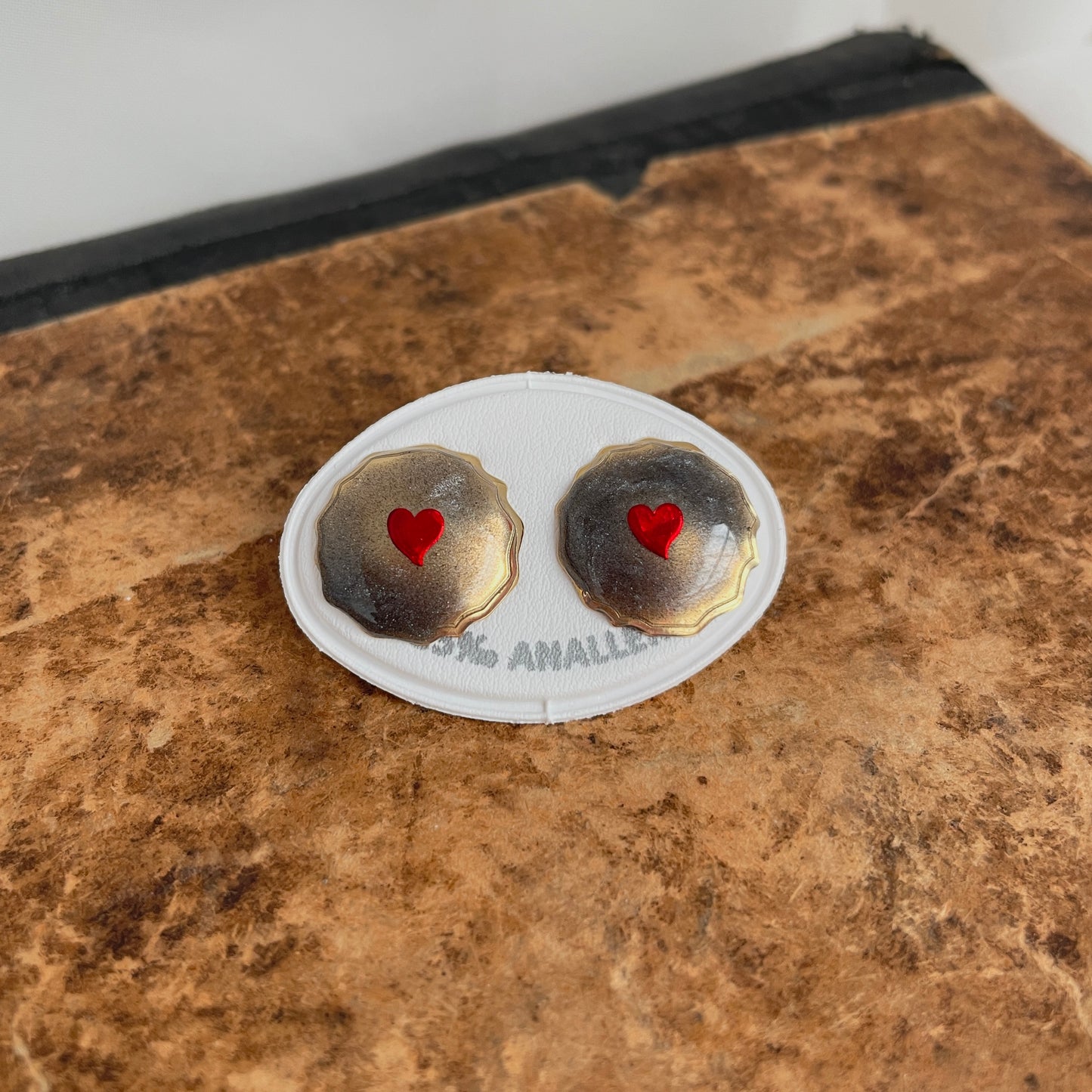 Coppia orecchini lobo Devoti con tondino da 1,8 cm laccato cuore smaltato oro o rosso base oro giallo - pezzi unici - Lumiere Bijoux