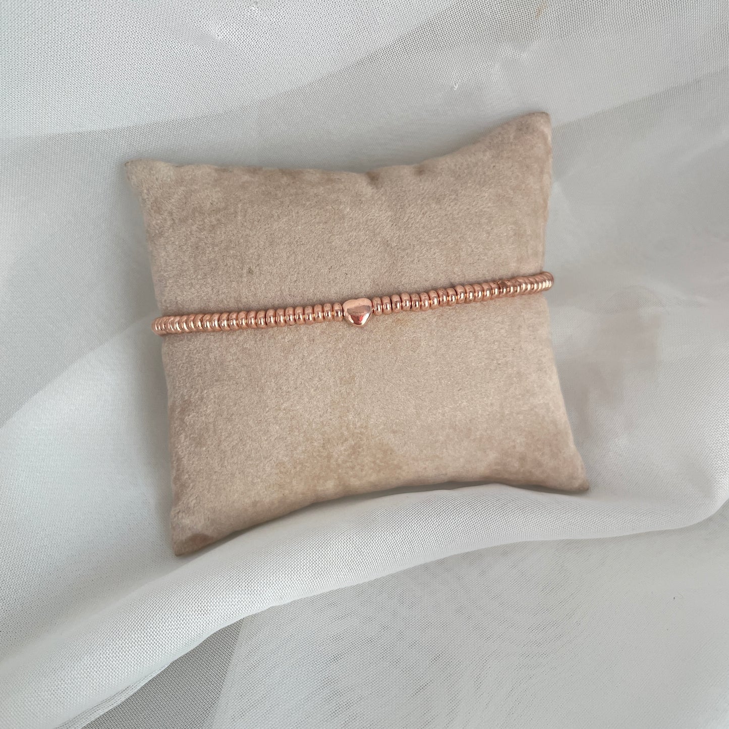 Bracciale sfere schiacciate rosè con cuore, cuori o stella in linea - pezzi unici