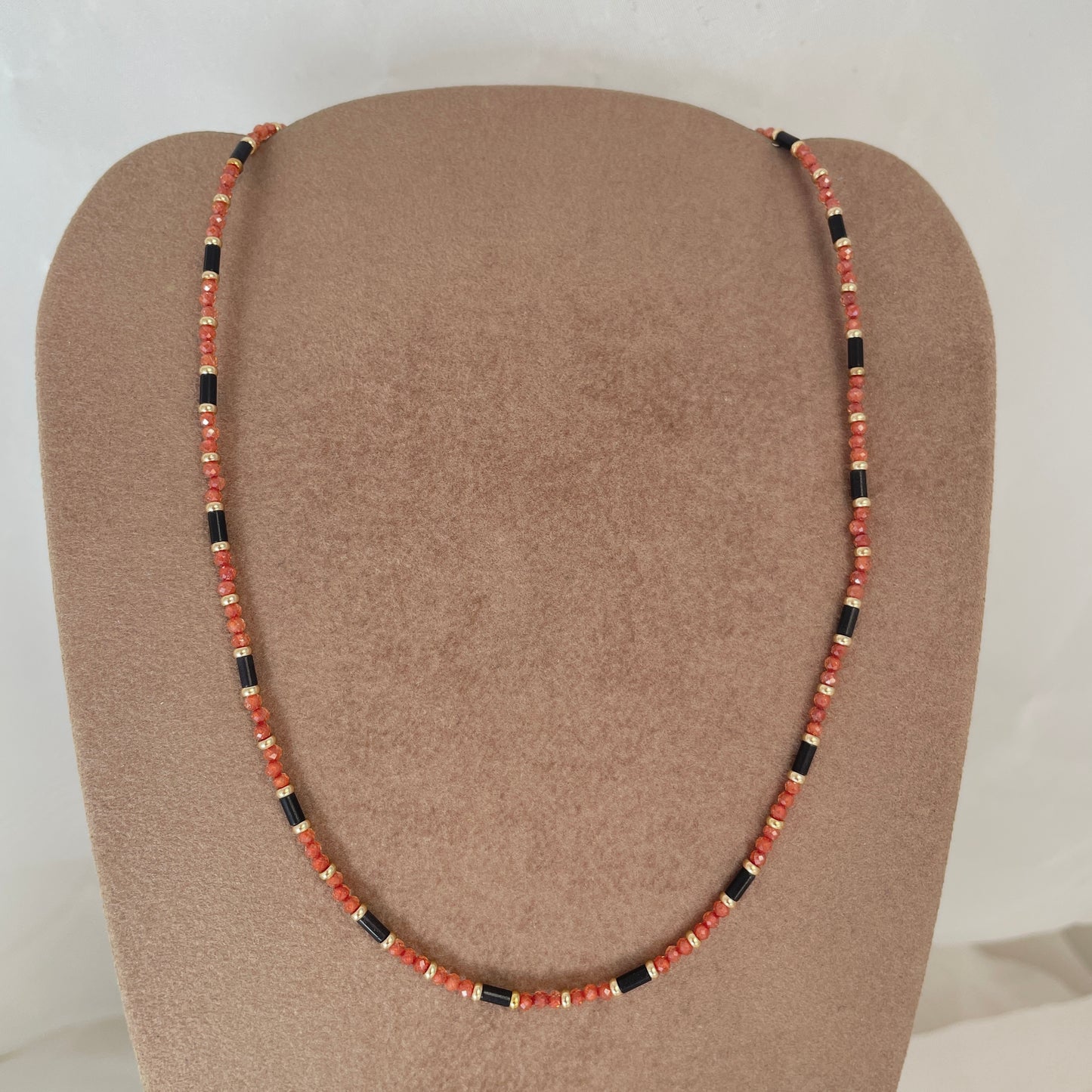 Collana cristalli tubetti e pepite ottone dorato 39cm - Lumiere Bijoux