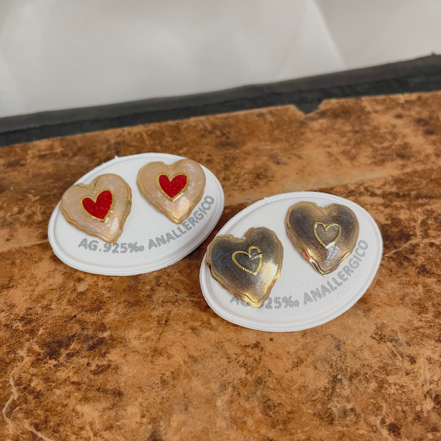 Coppia orecchini lobo Devoti a forma di cuore da 1,8 cm laccati con cuore base oro giallo - pezzi unici - Lumiere Bijoux